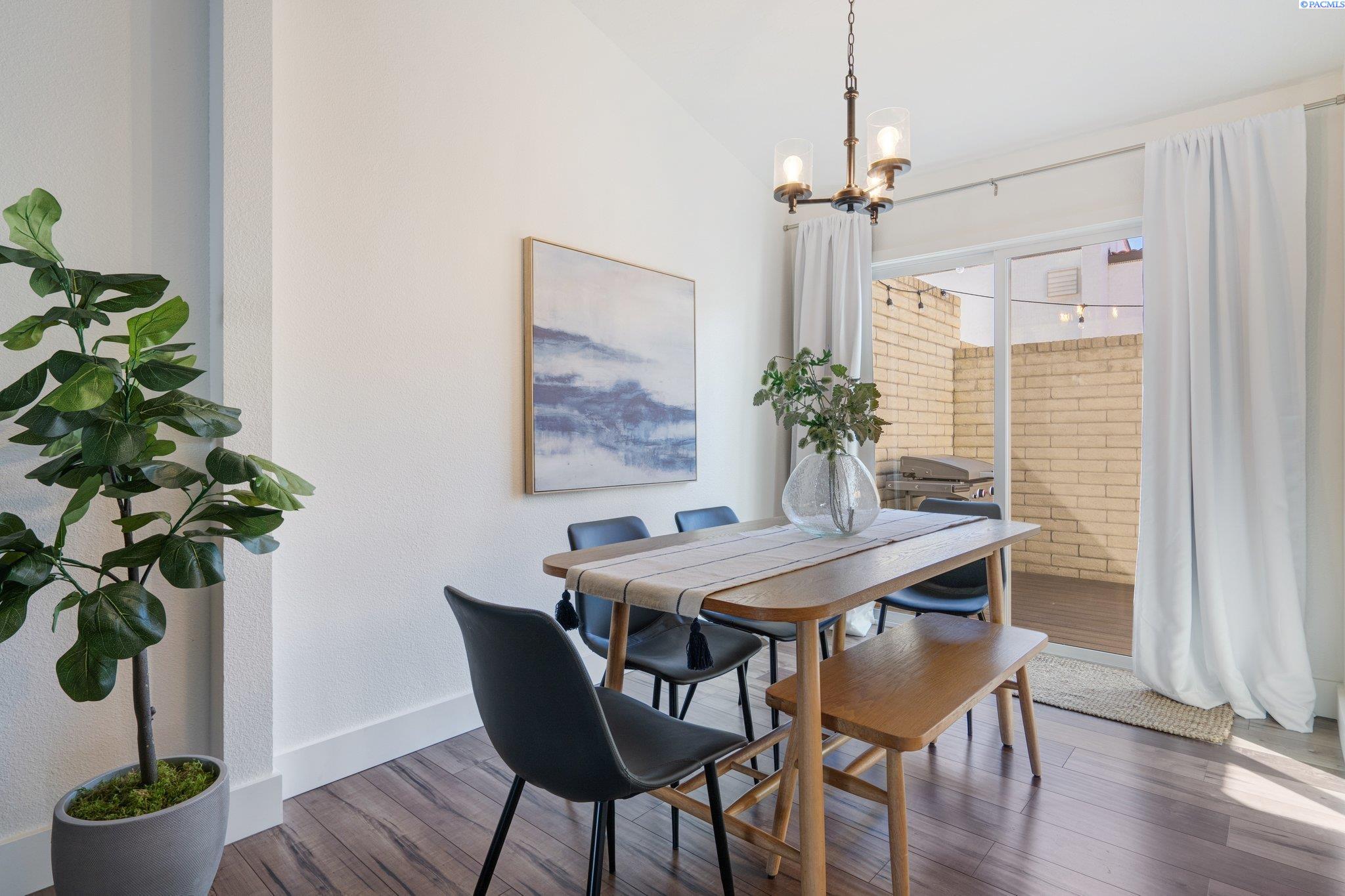 513 Hogan Ct Unit Meadow Springs Must See!