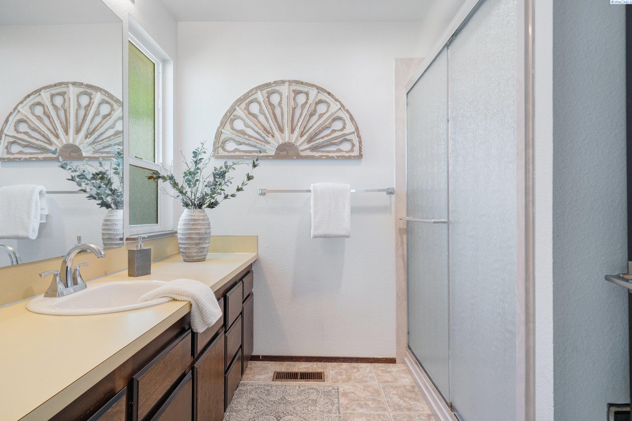 513 Hogan Ct Unit Meadow Springs Must See!