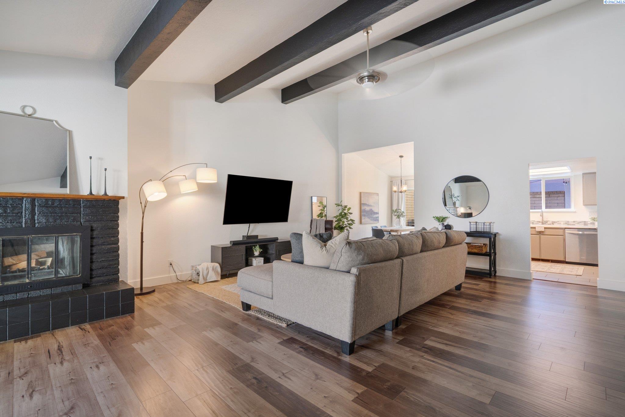 513 Hogan Ct Unit Meadow Springs Must See!