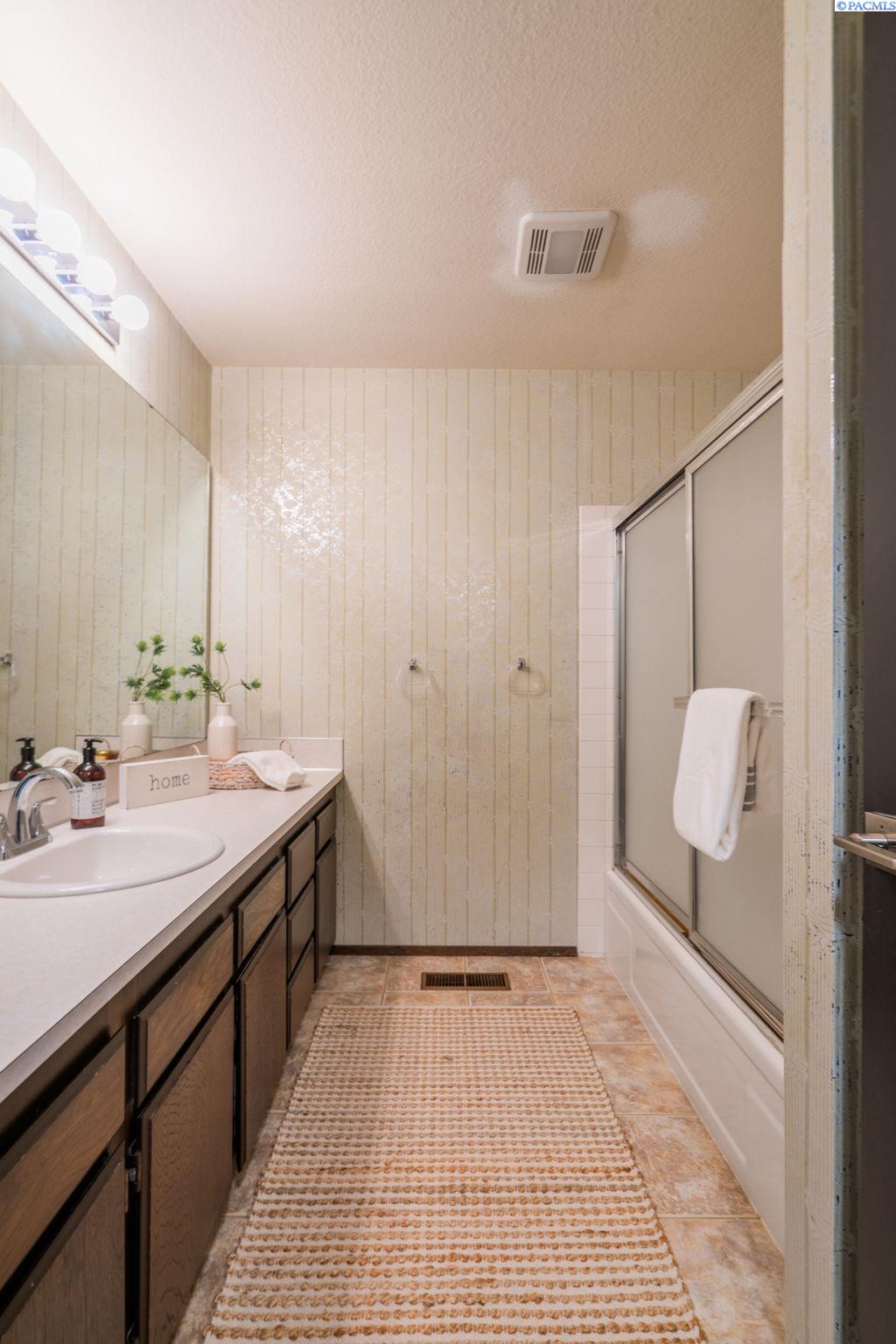 513 Hogan Ct Unit Meadow Springs Must See!