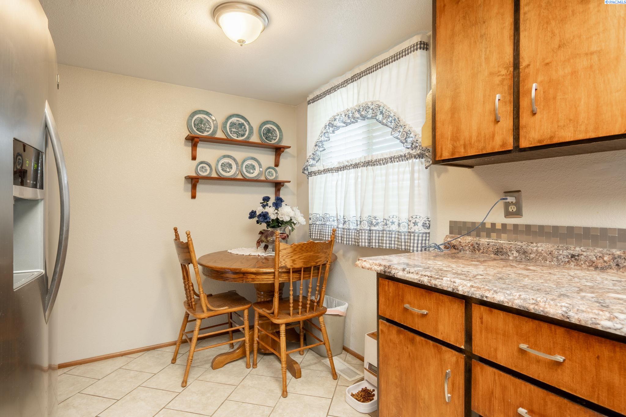 821 N 43rd Way Unit Lovely Pasco Location!