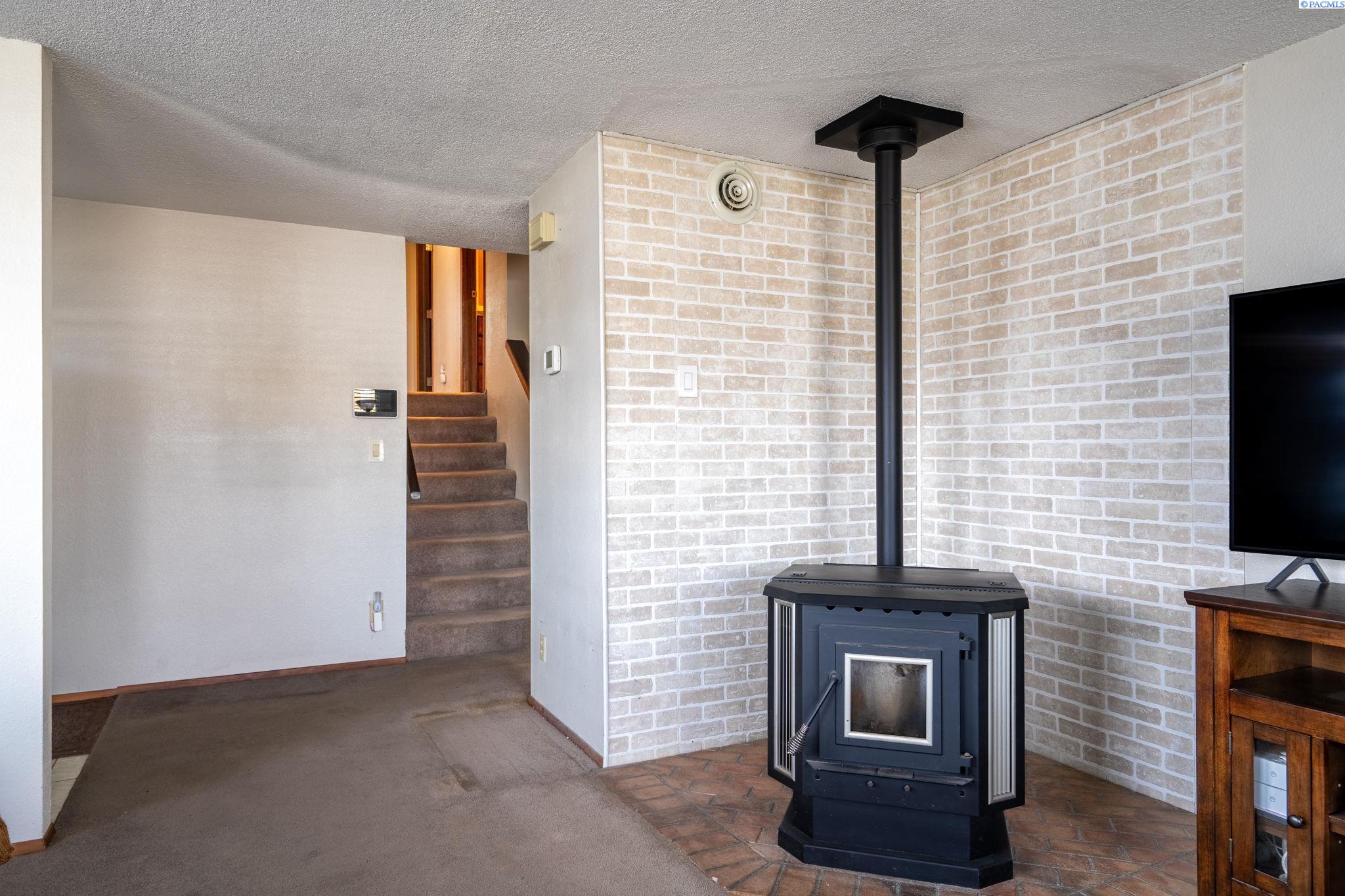 821 N 43rd Way Unit Lovely Pasco Location!