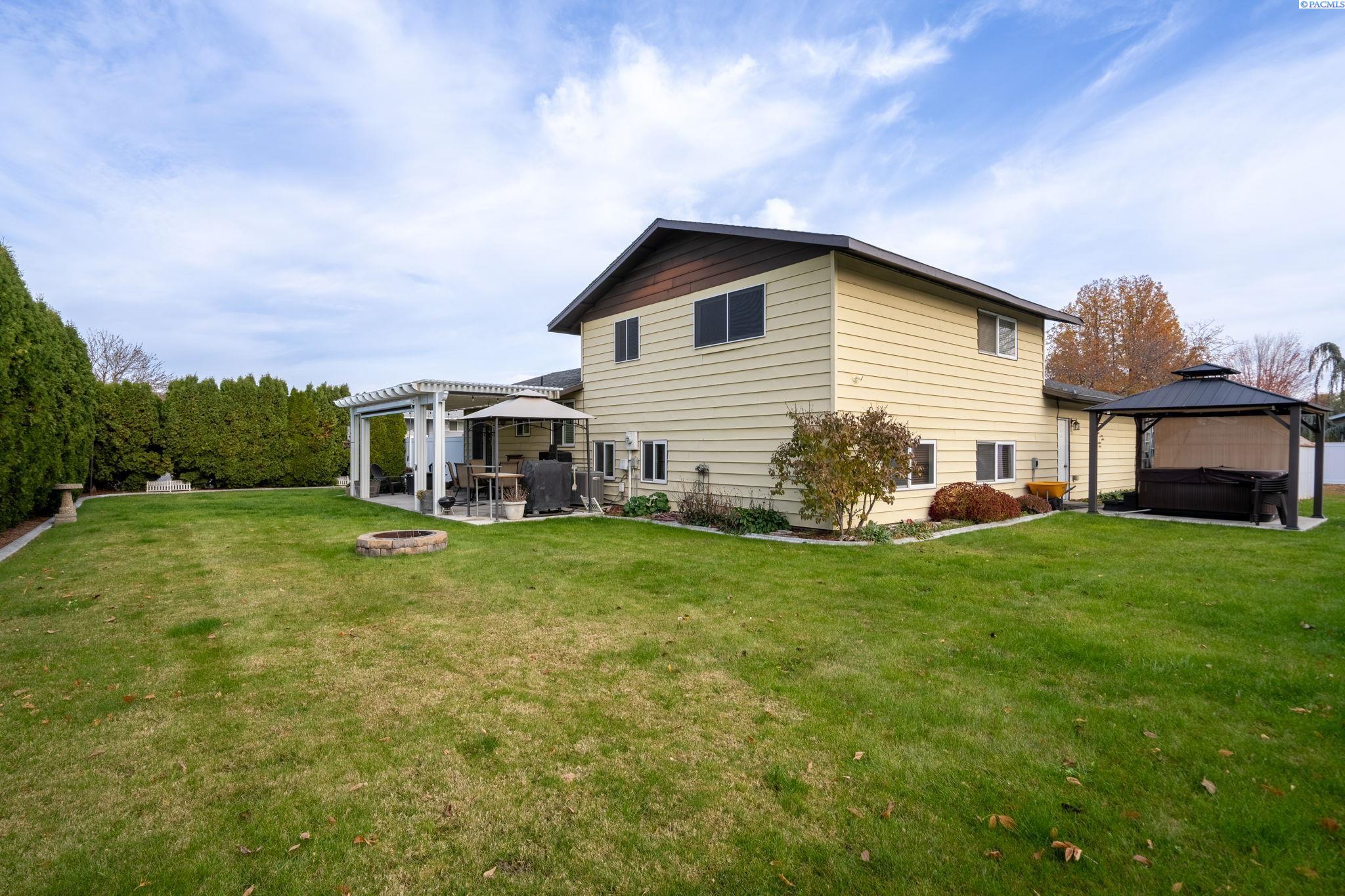 821 N 43rd Way Unit Lovely Pasco Location!