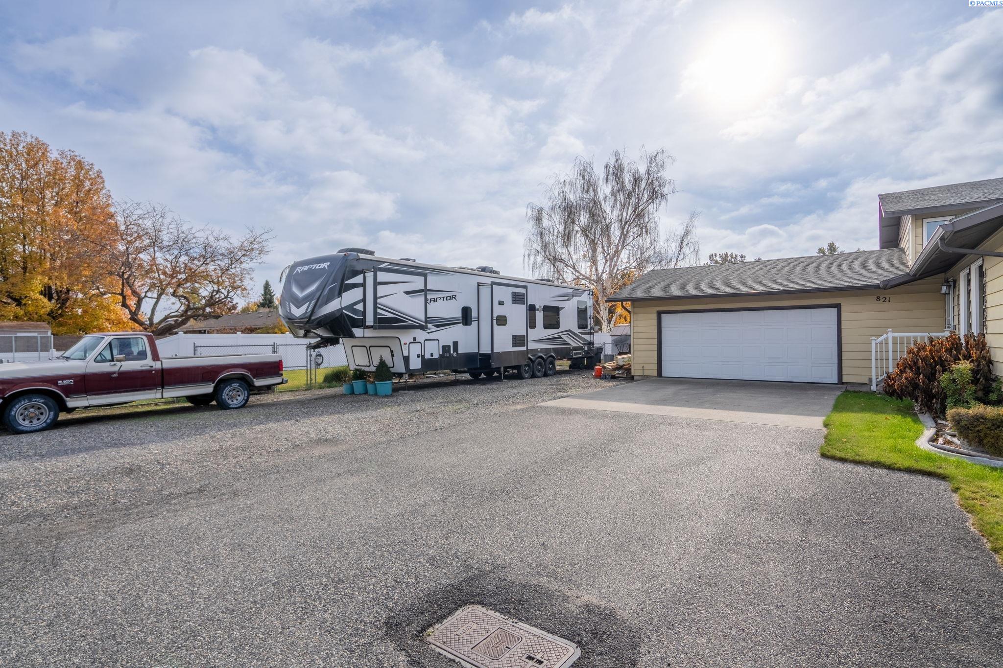821 N 43rd Way Unit Lovely Pasco Location!