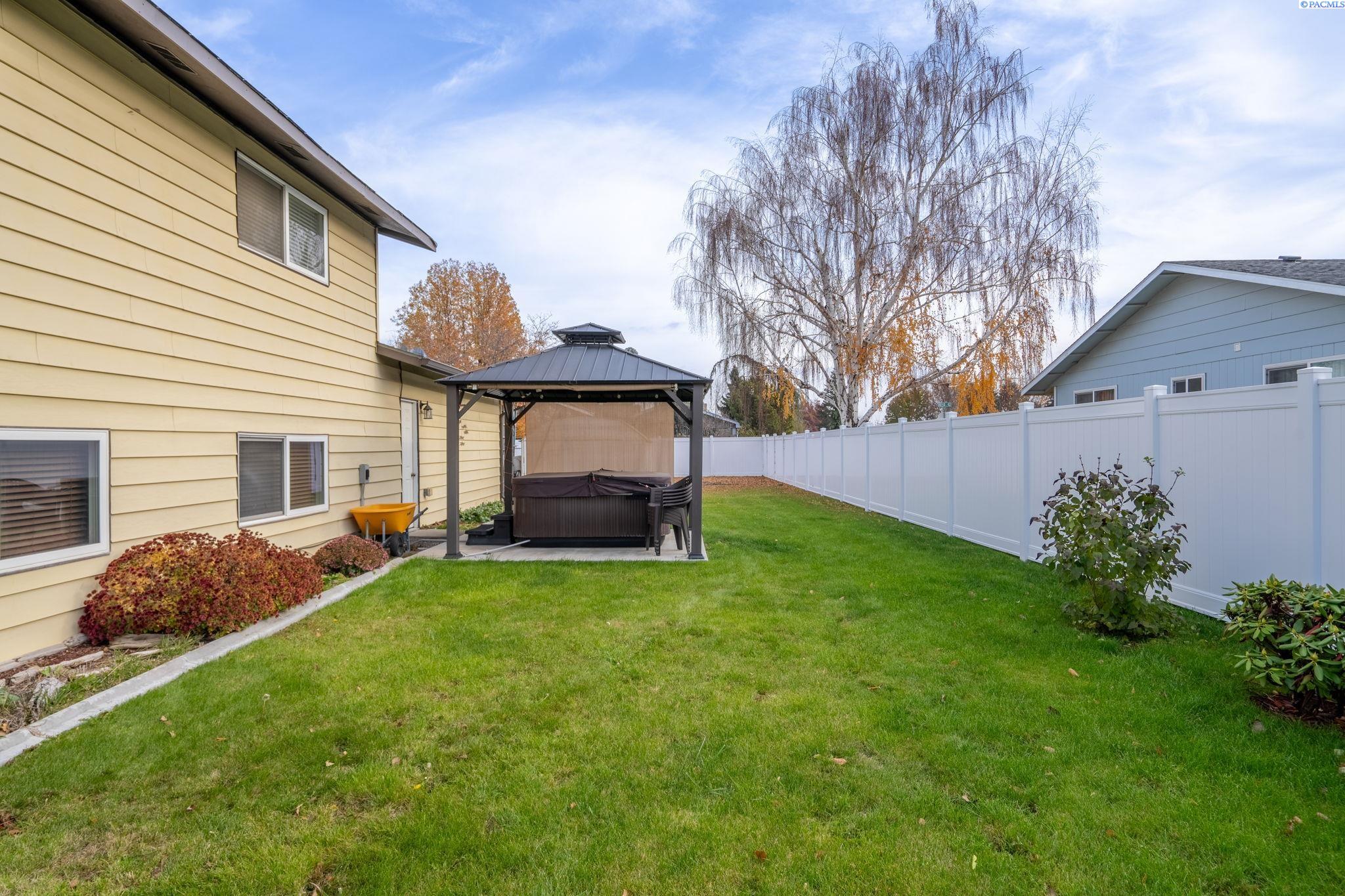 821 N 43rd Way Unit Lovely Pasco Location!