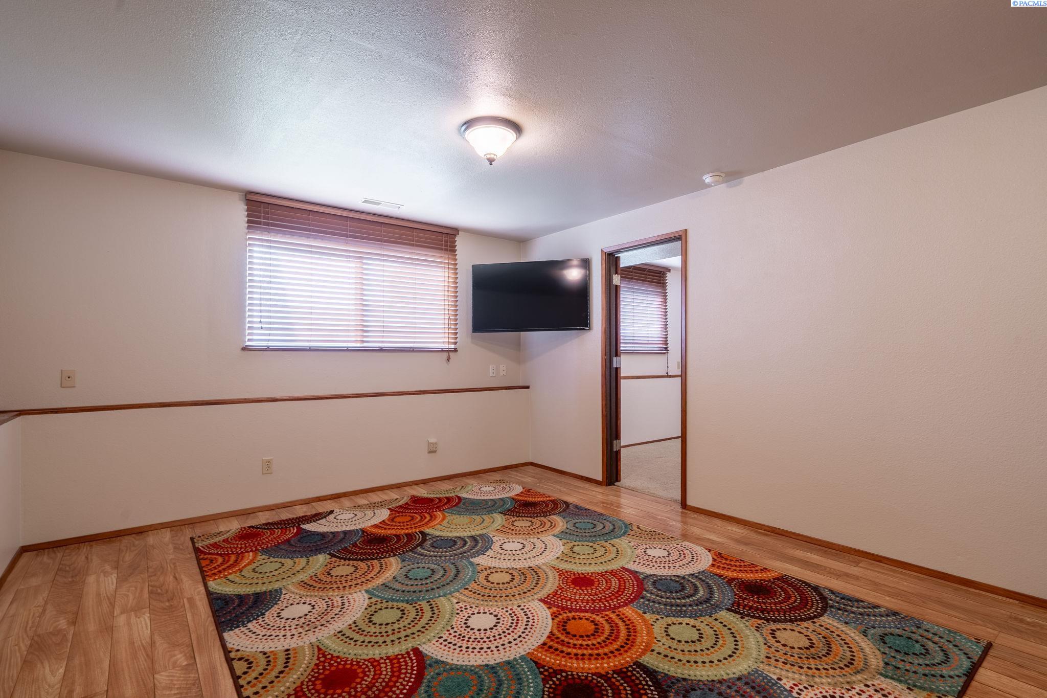 821 N 43rd Way Unit Lovely Pasco Location!