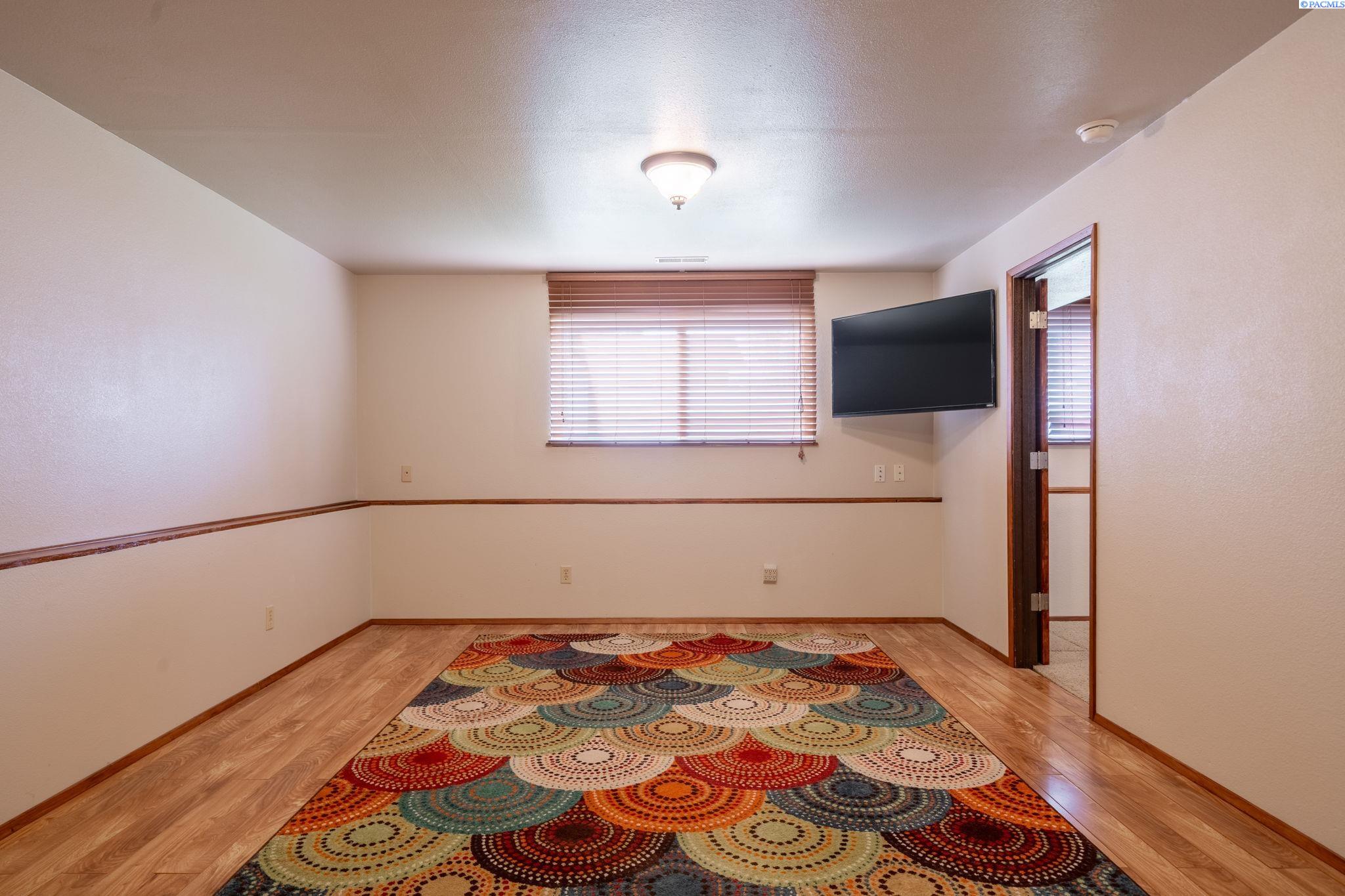 821 N 43rd Way Unit Lovely Pasco Location!