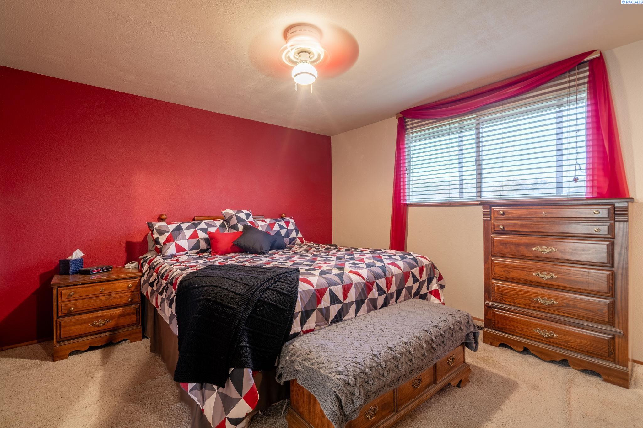 821 N 43rd Way Unit Lovely Pasco Location!