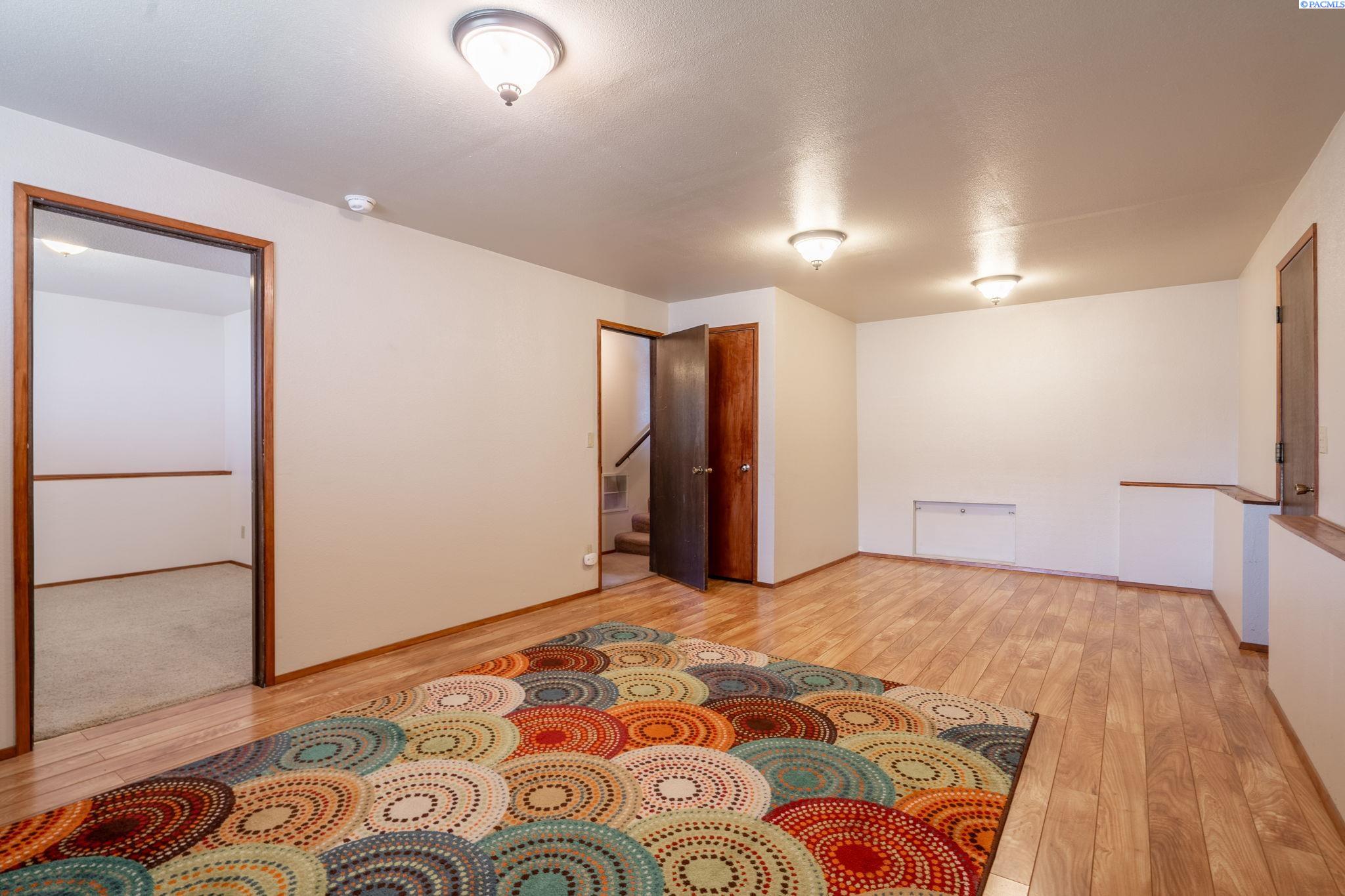 821 N 43rd Way Unit Lovely Pasco Location!