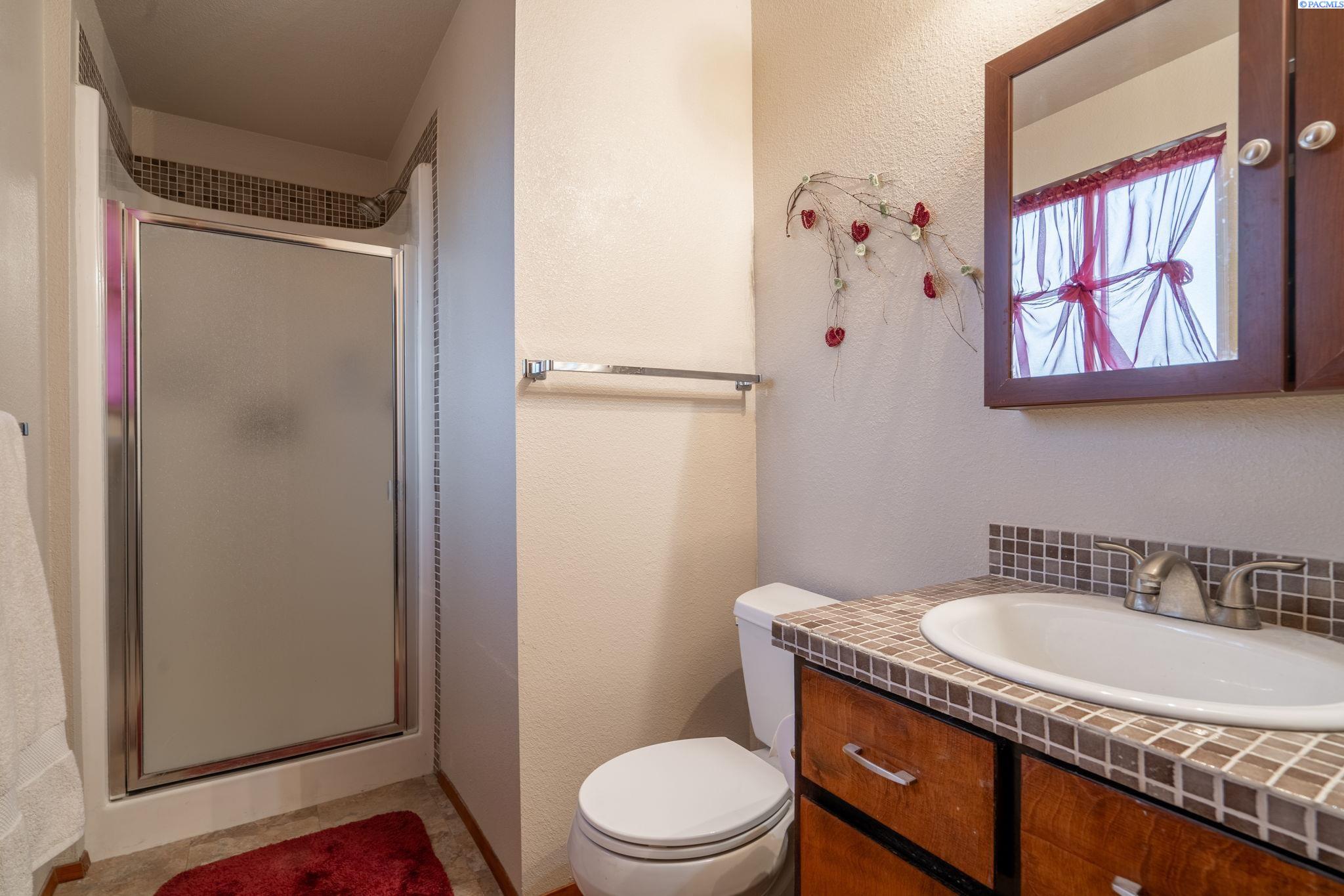 821 N 43rd Way Unit Lovely Pasco Location!