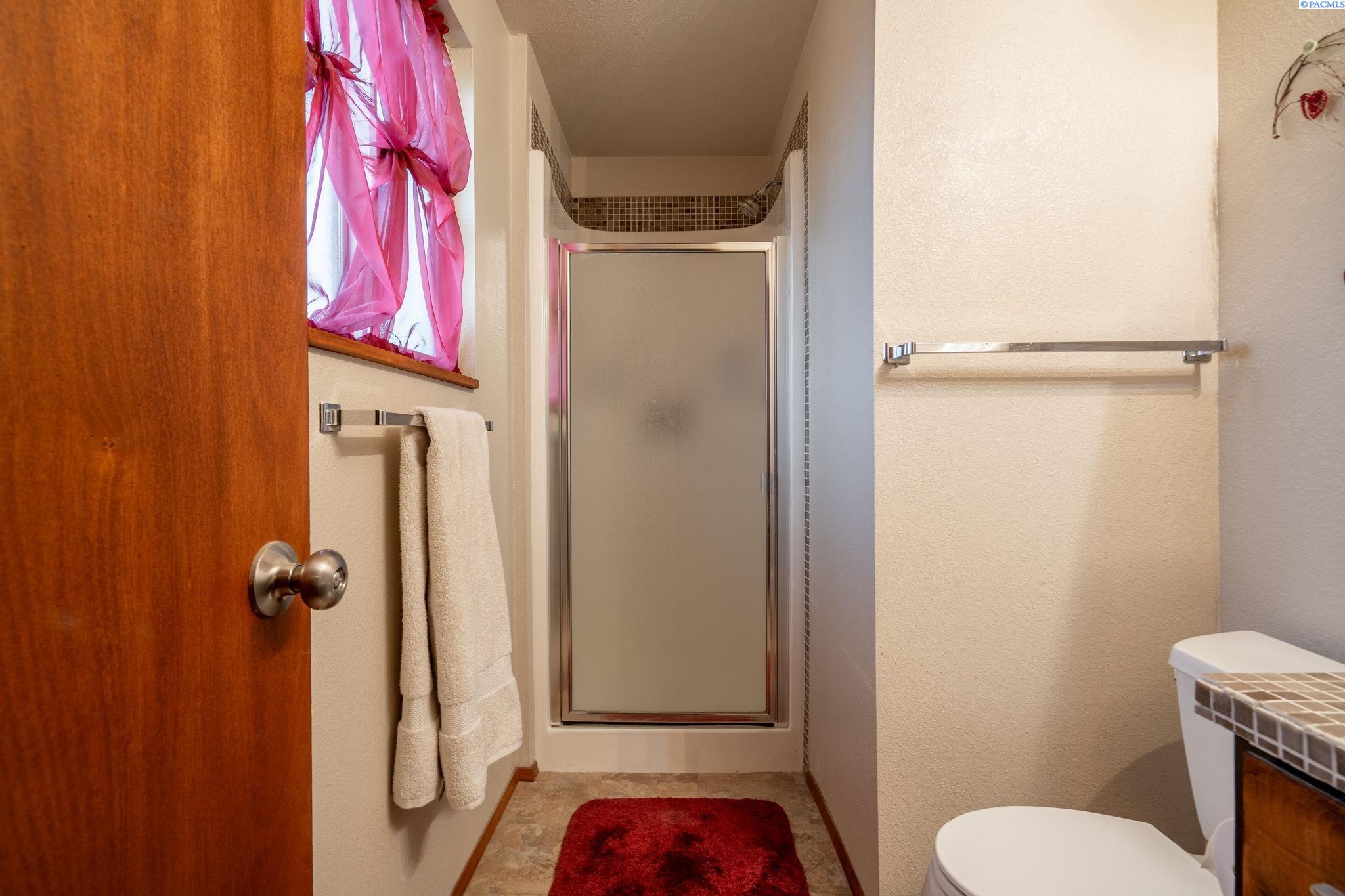 821 N 43rd Way Unit Lovely Pasco Location!