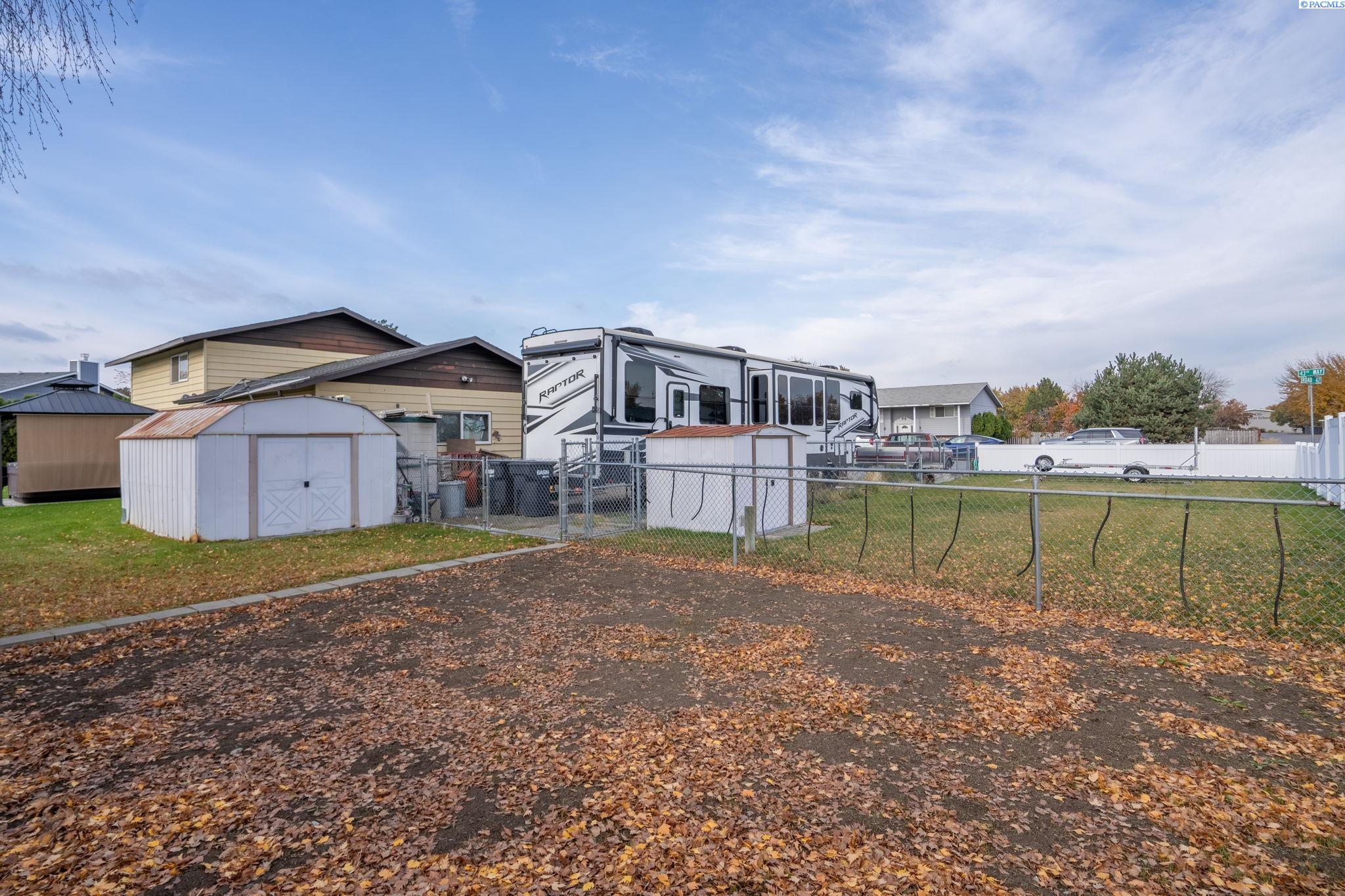 821 N 43rd Way Unit Lovely Pasco Location!