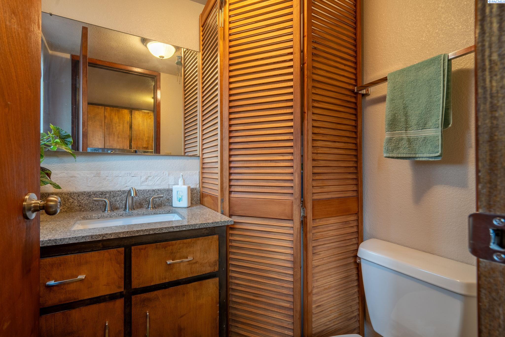 821 N 43rd Way Unit Lovely Pasco Location!