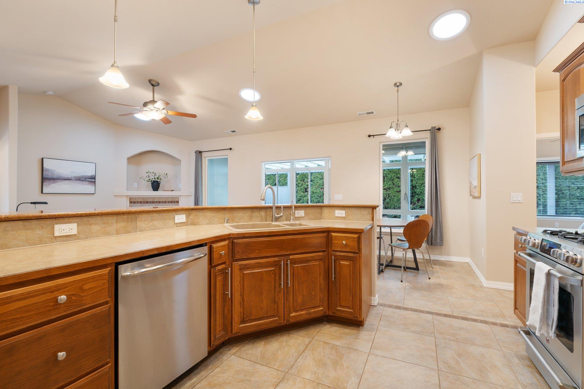 8411 W Bruneau Pl