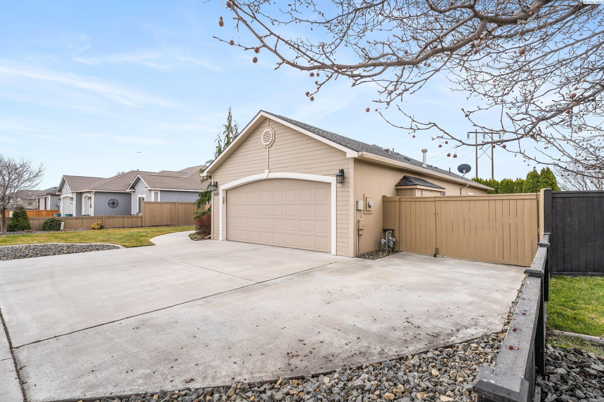 8411 W Bruneau Pl