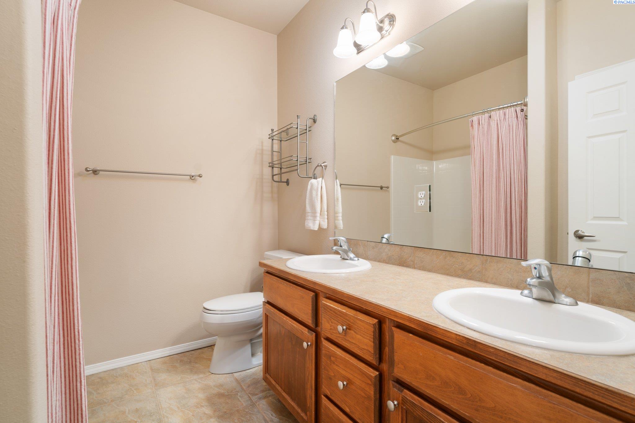 8411 W Bruneau Pl