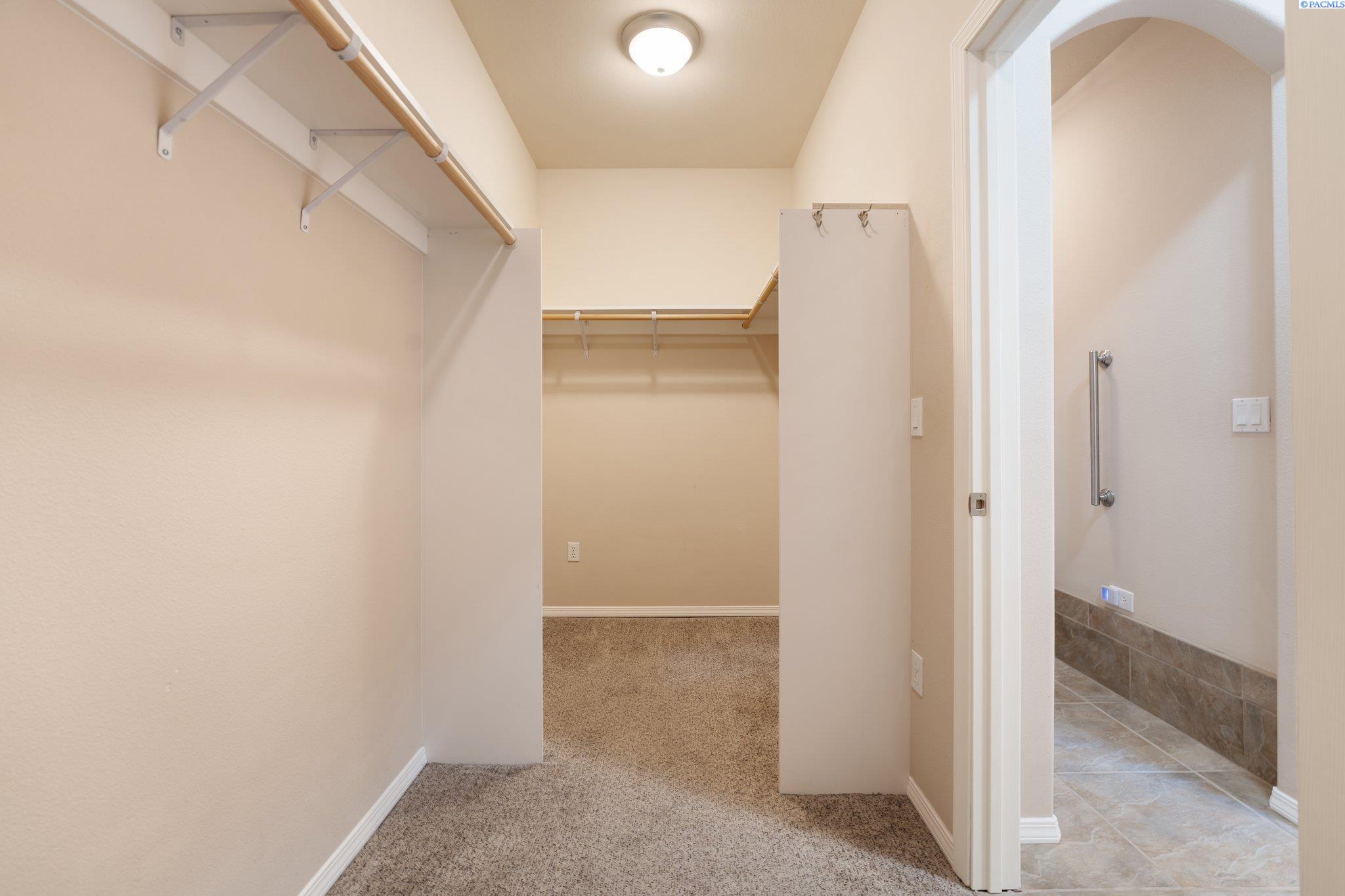 8411 W Bruneau Pl