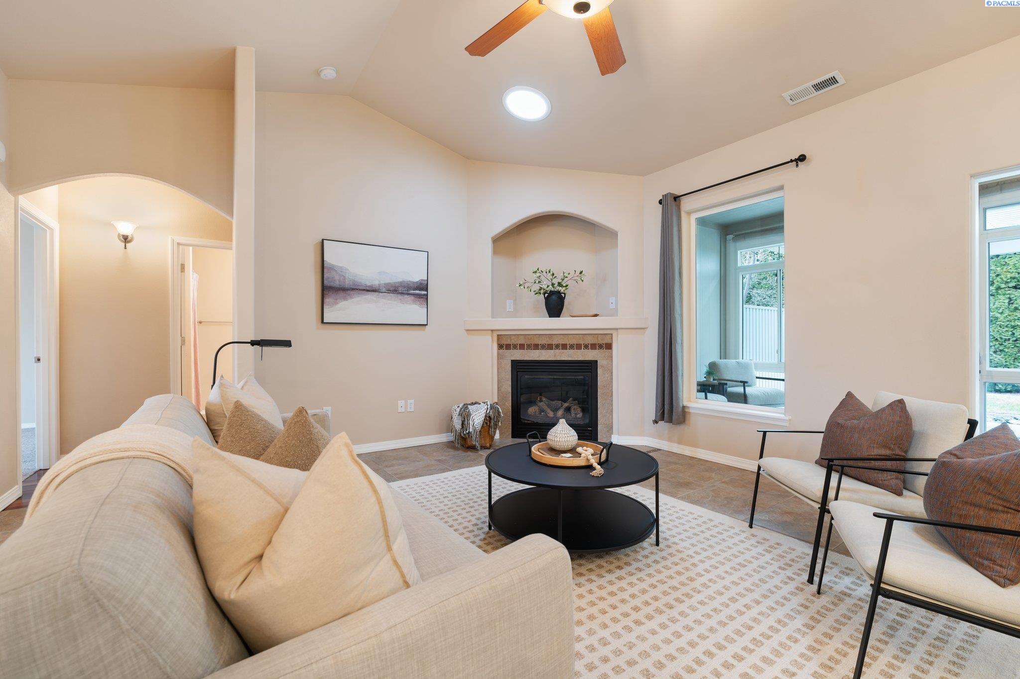 8411 W Bruneau Pl