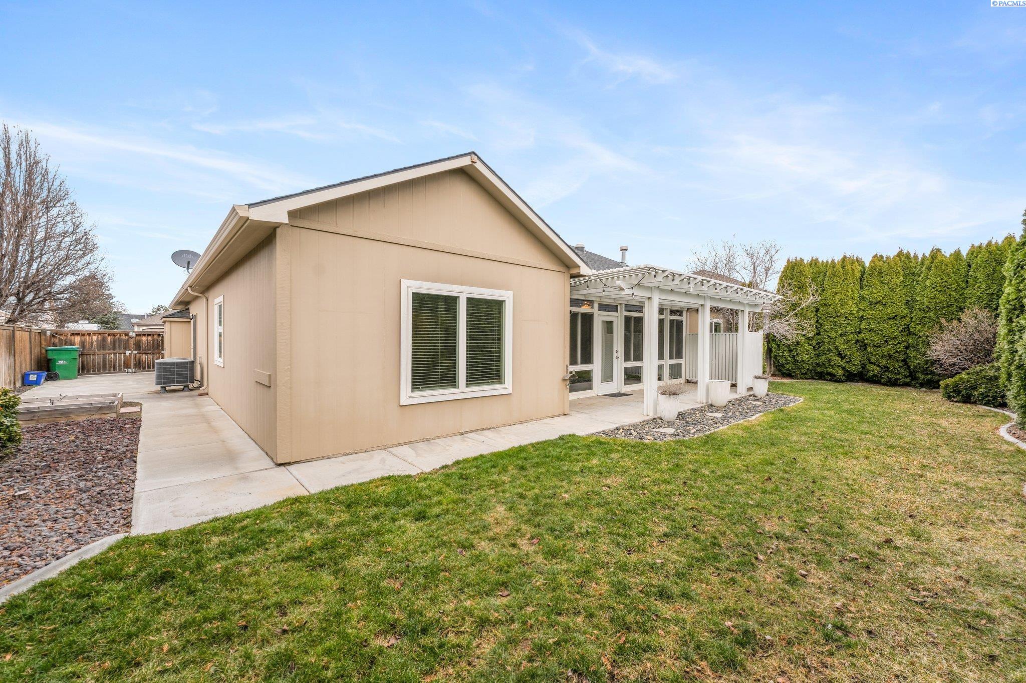 8411 W Bruneau Pl