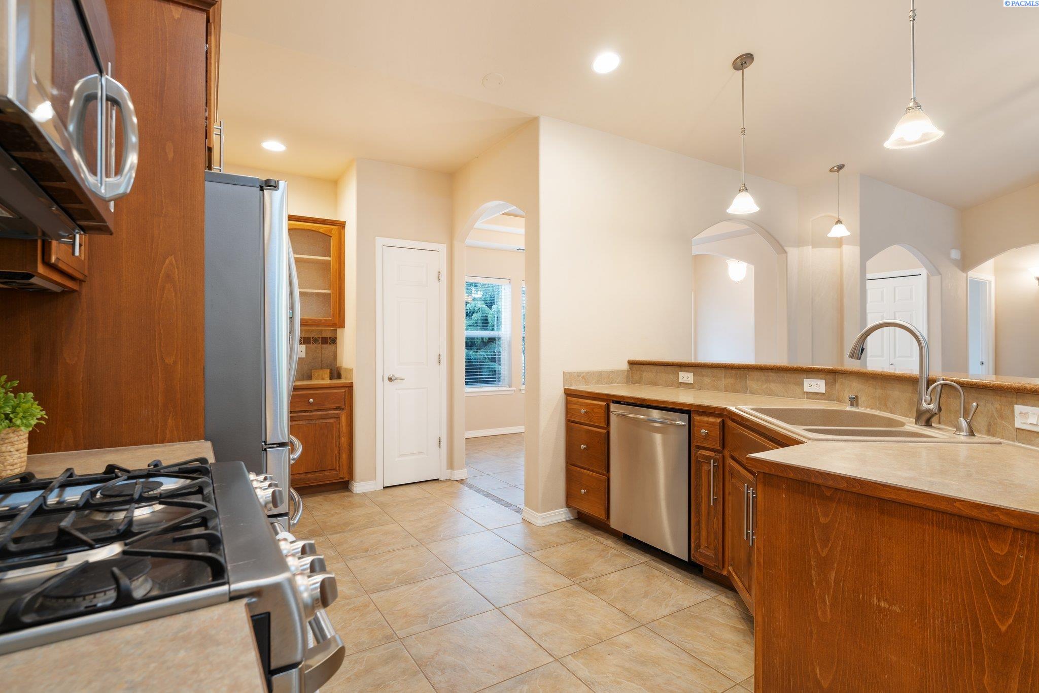 8411 W Bruneau Pl