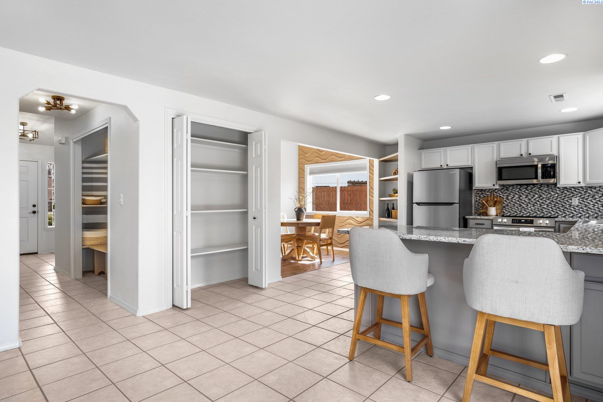 2414 S Quincy Ct