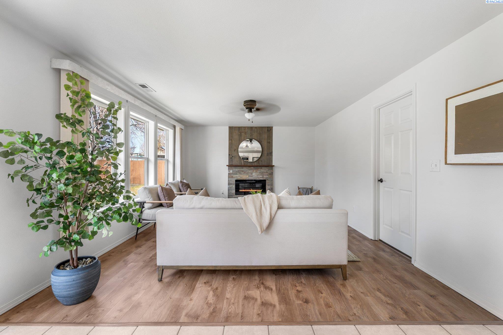2414 S Quincy Ct