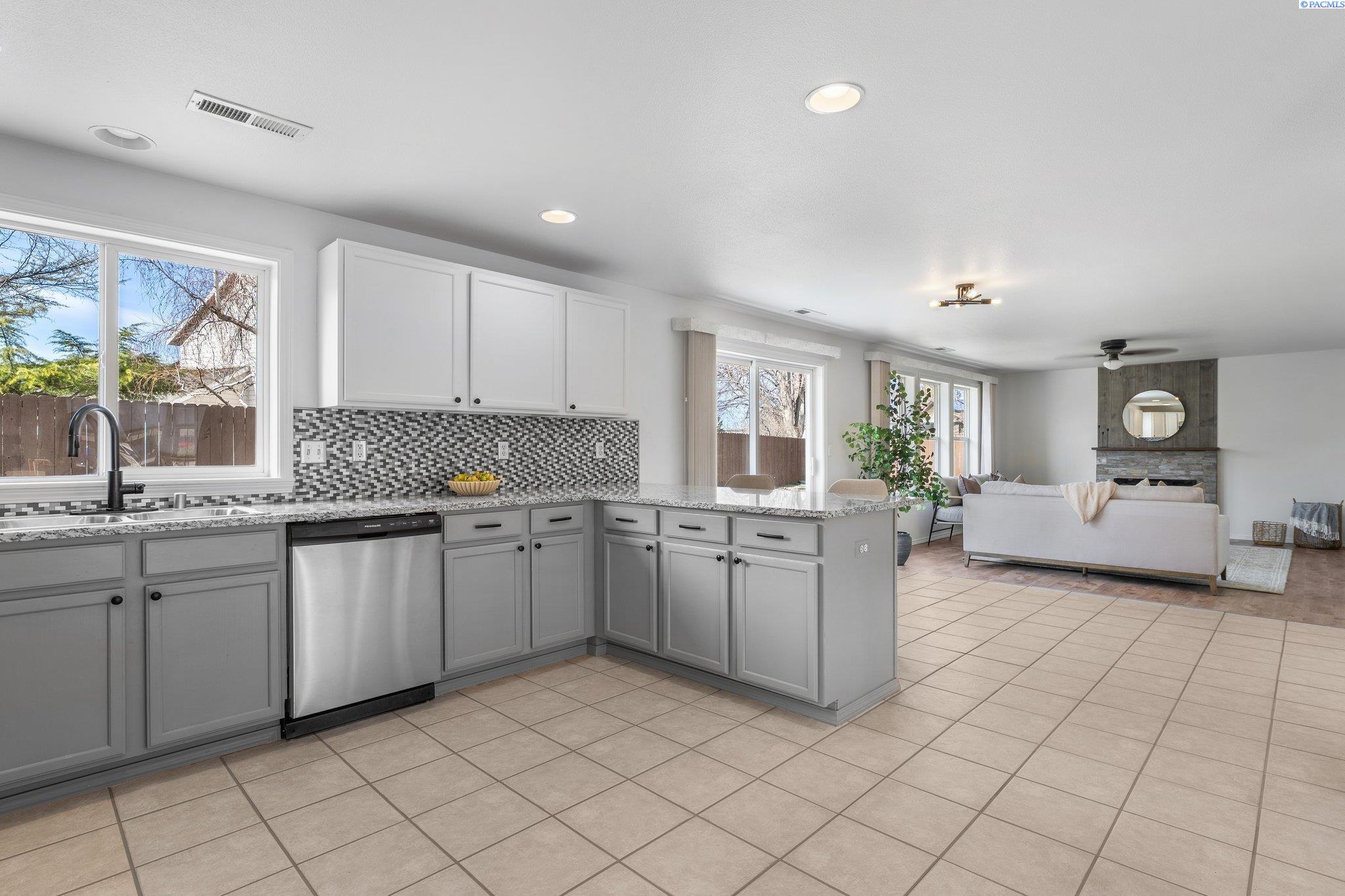 2414 S Quincy Ct