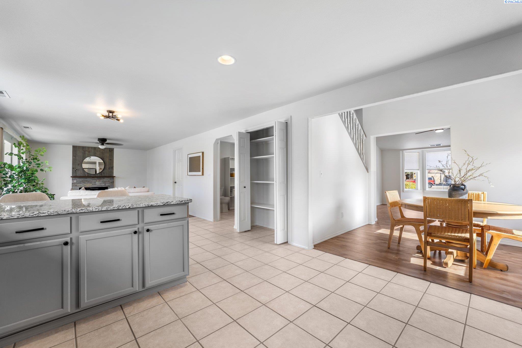 2414 S Quincy Ct