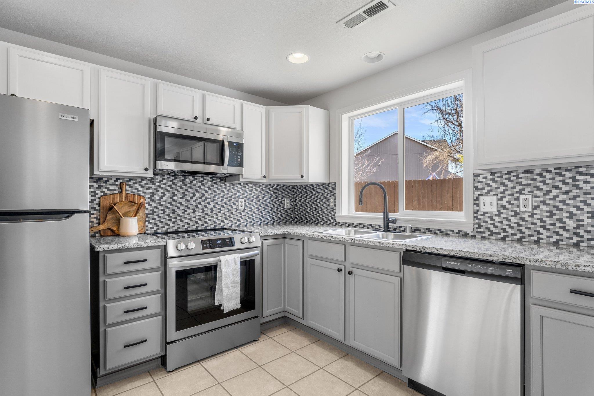 2414 S Quincy Ct