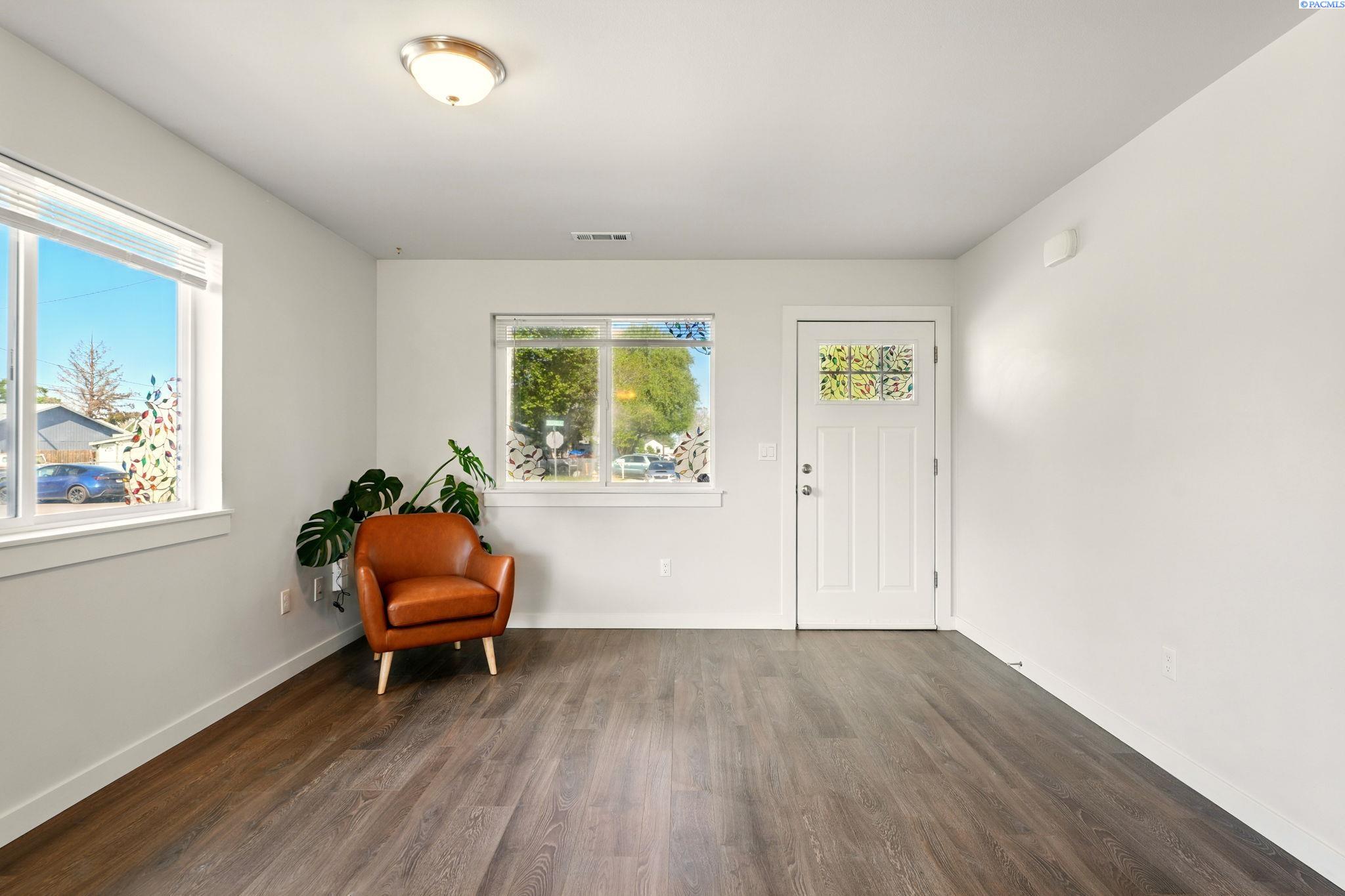 909 Willard Ave