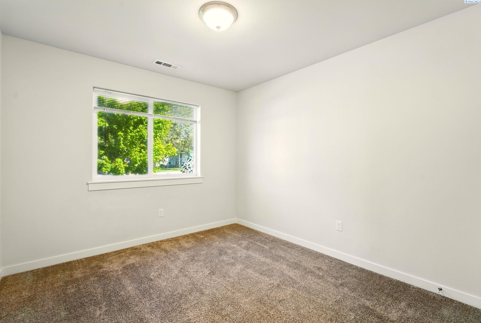 909 Willard Ave