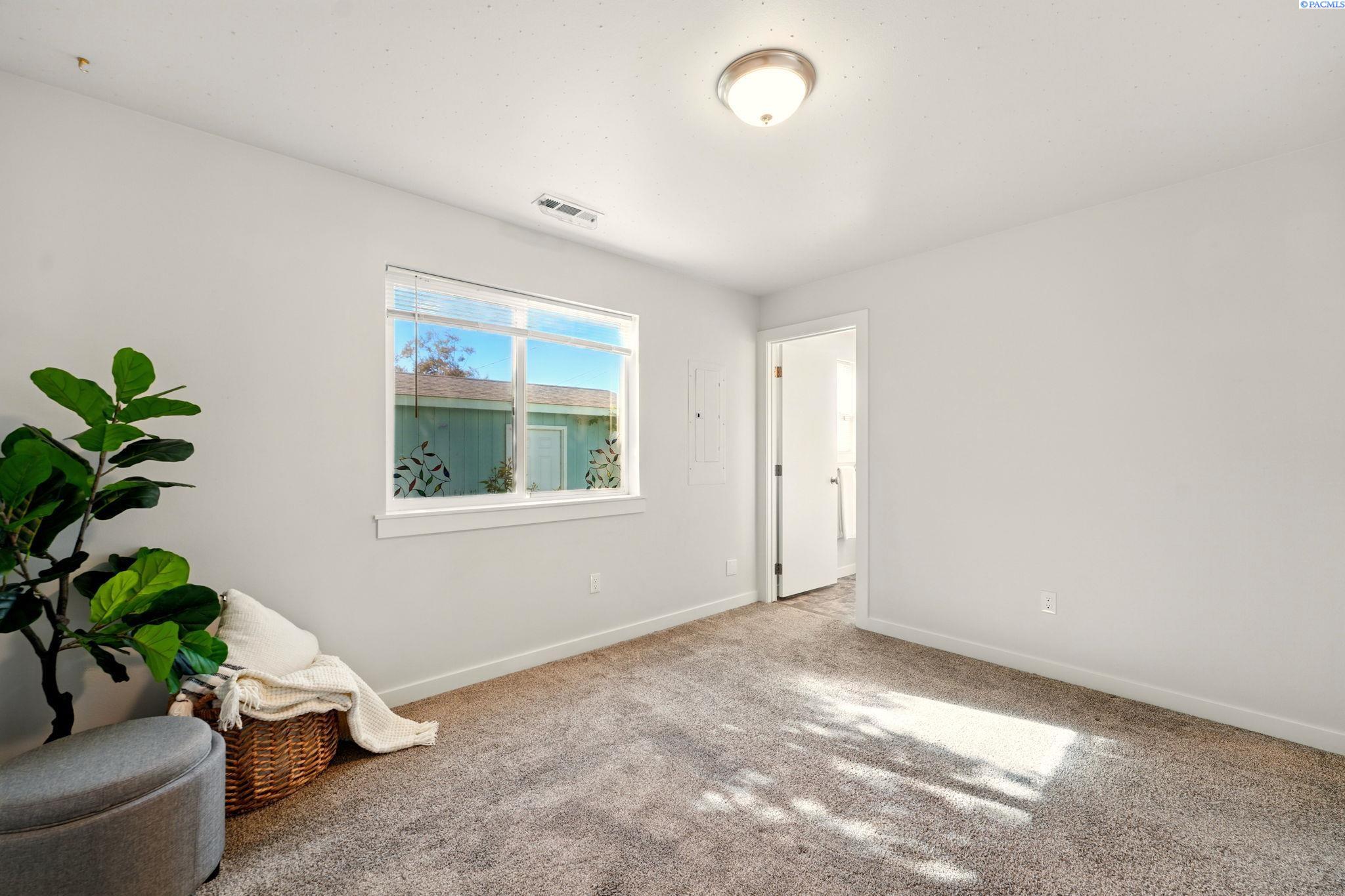 909 Willard Ave