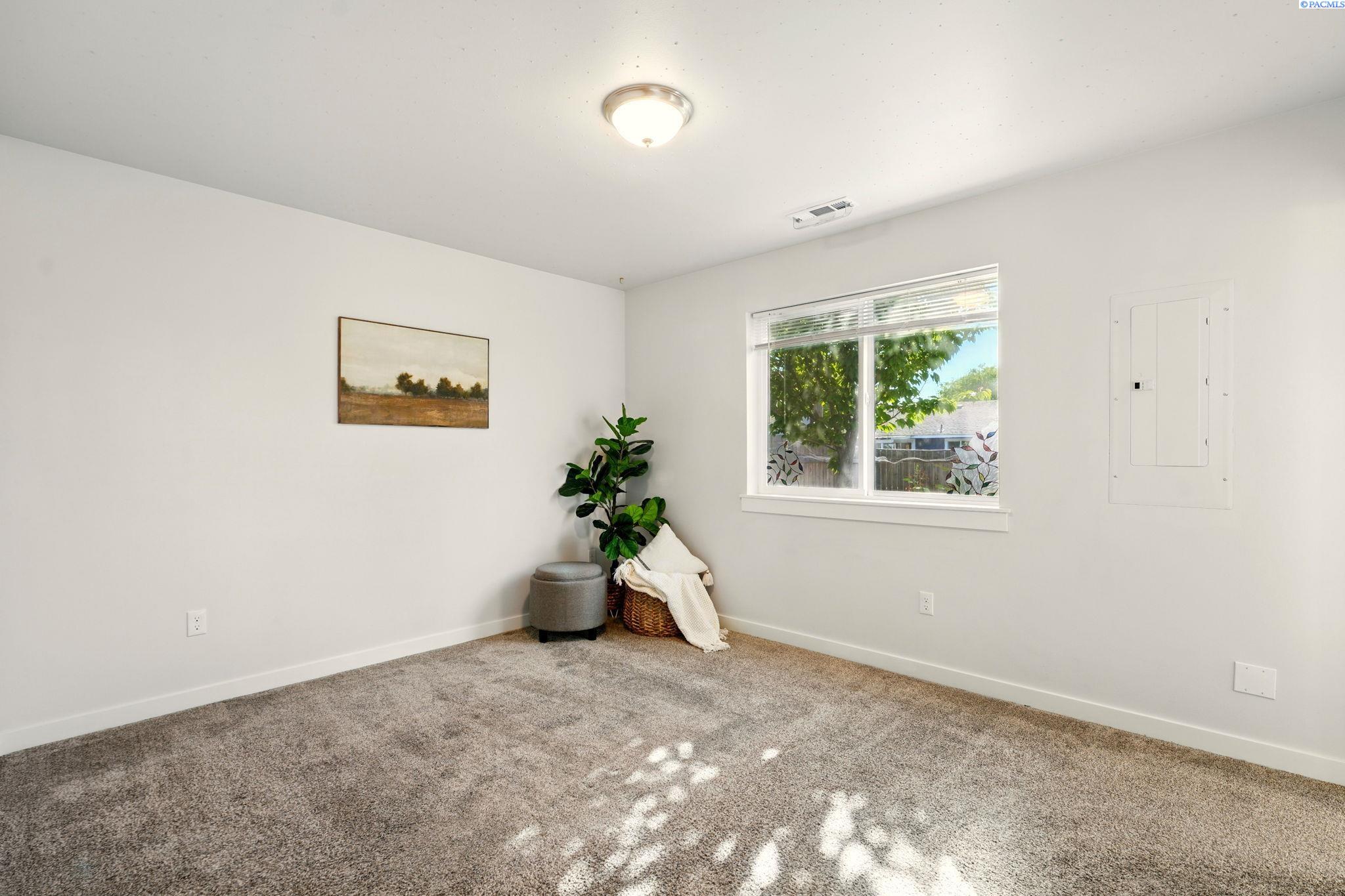 909 Willard Ave