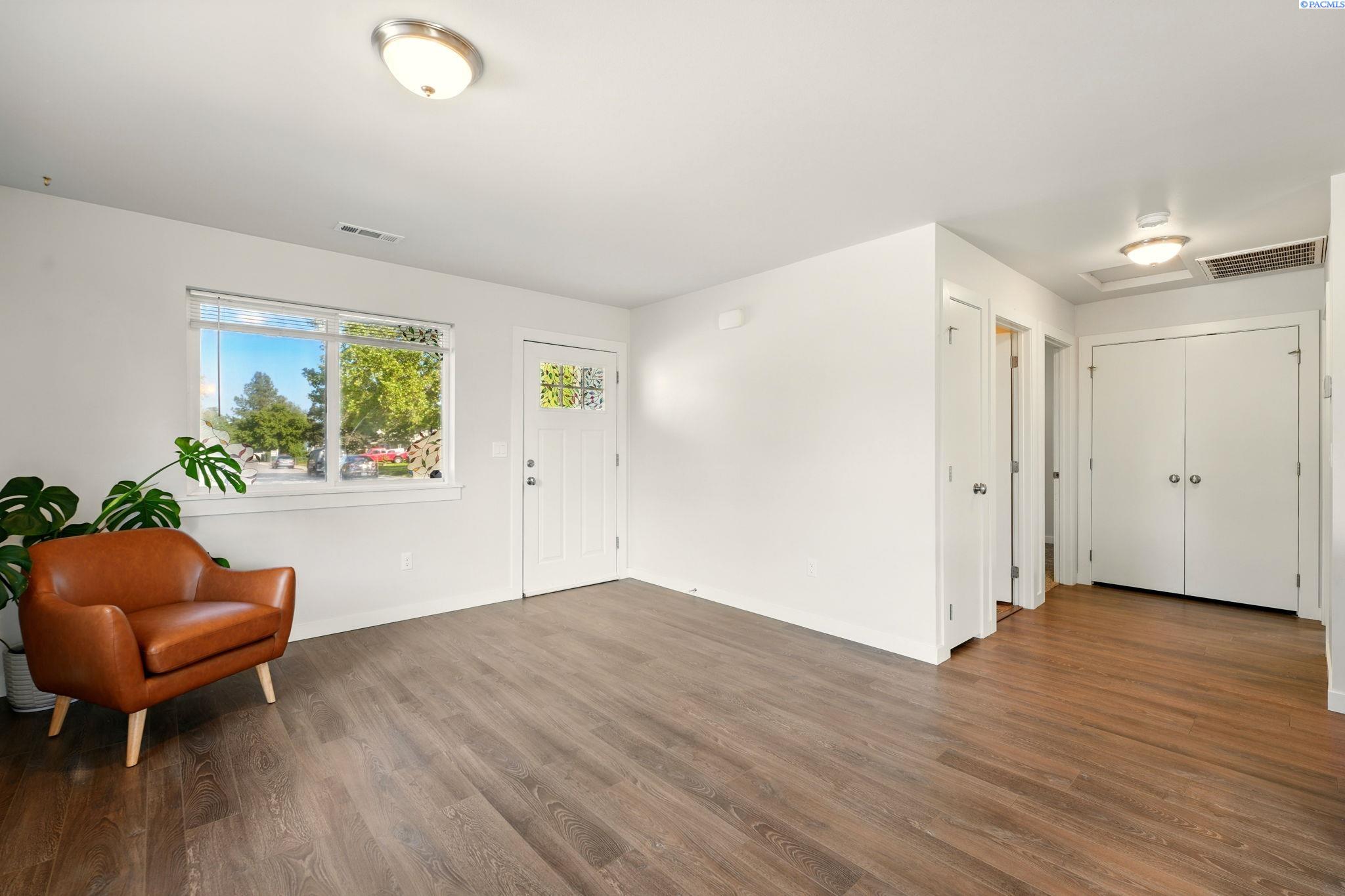 909 Willard Ave