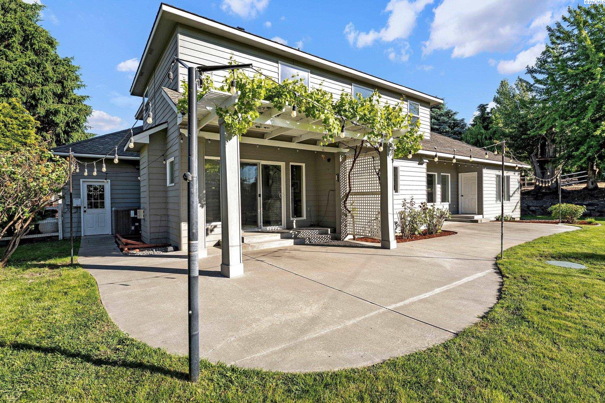 1005 Country Ct
