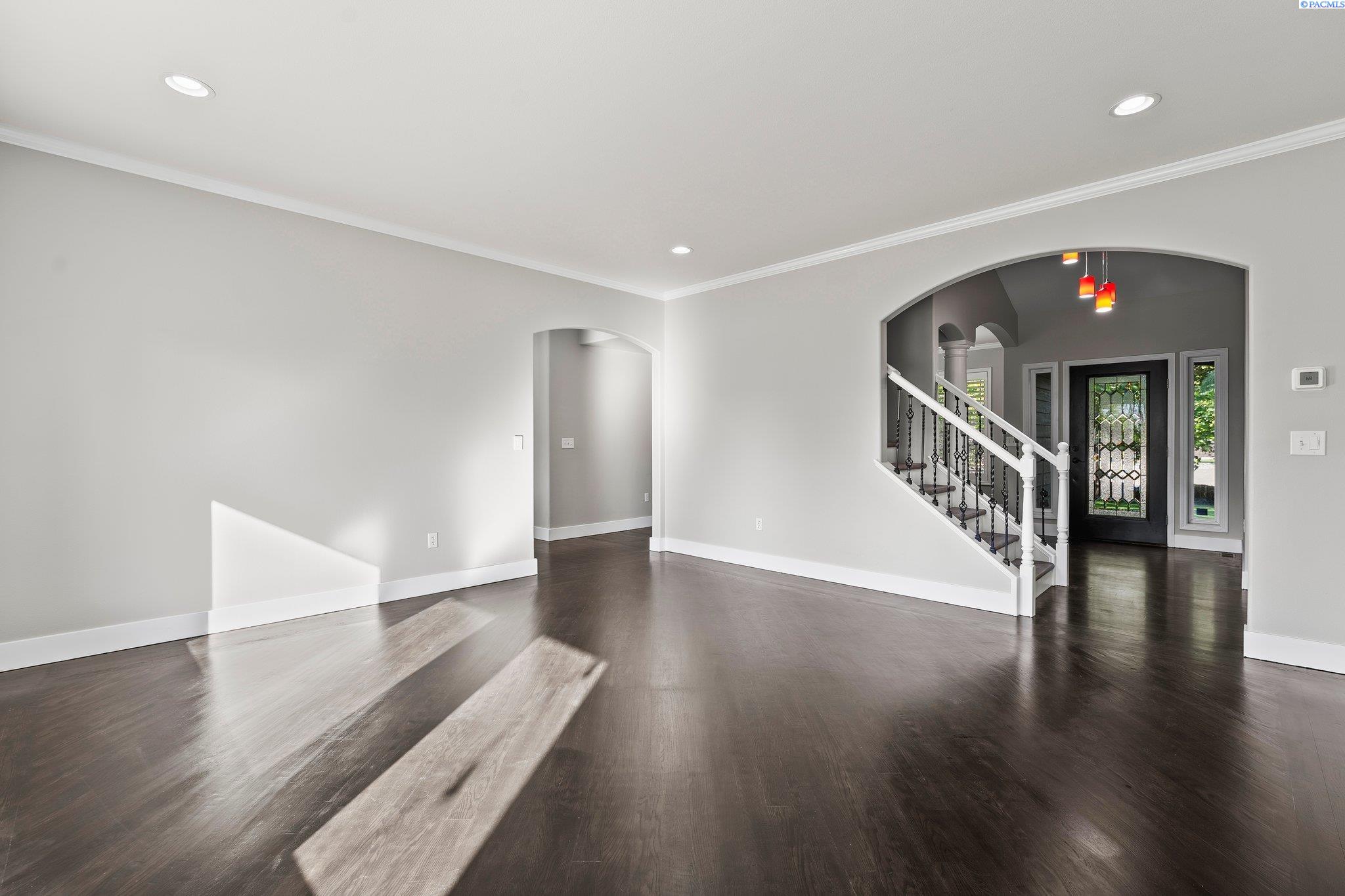 1005 Country Ct