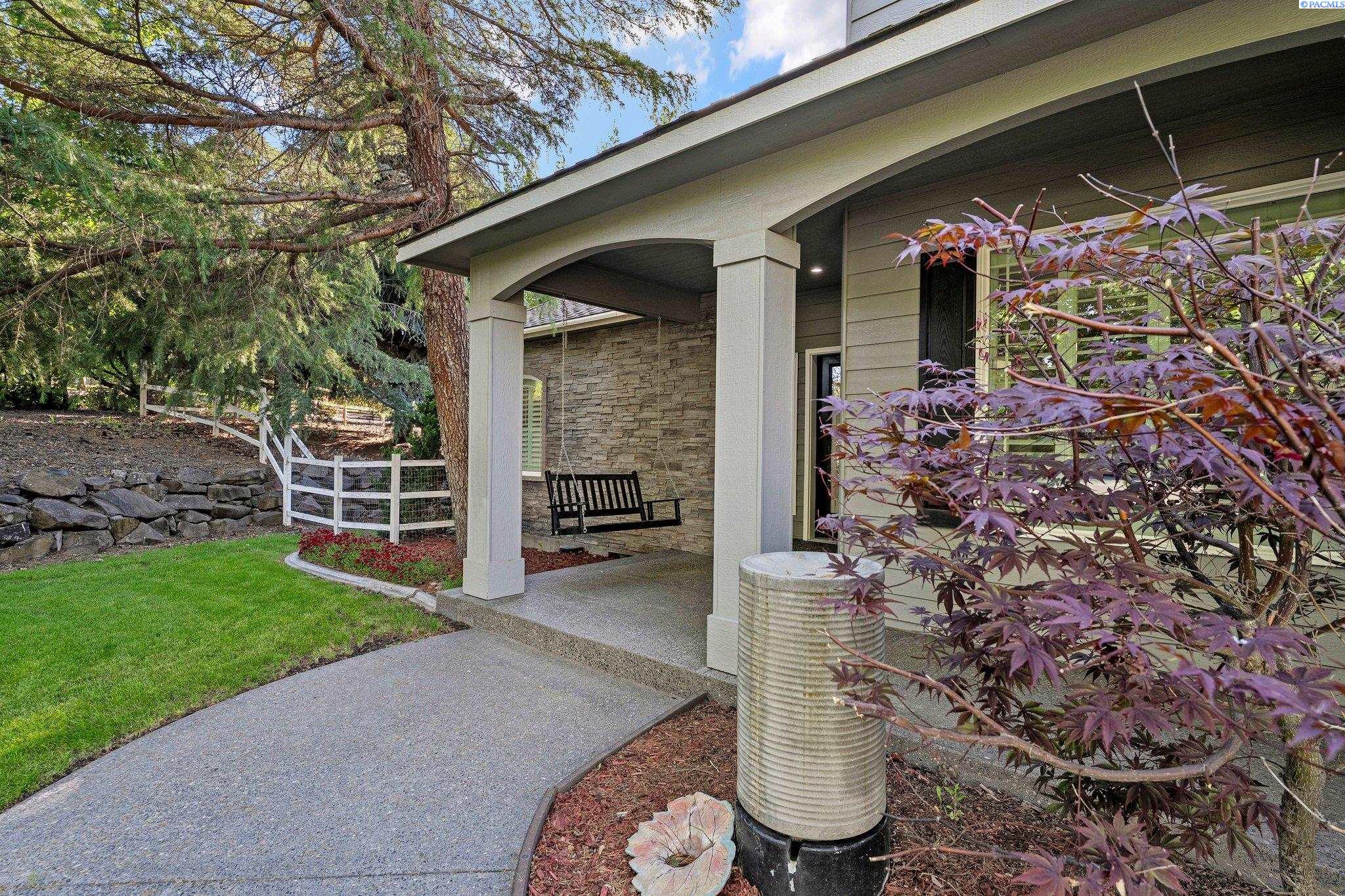1005 Country Ct
