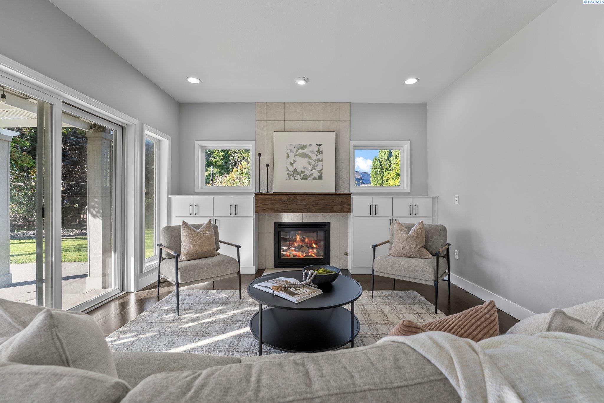 1005 Country Ct