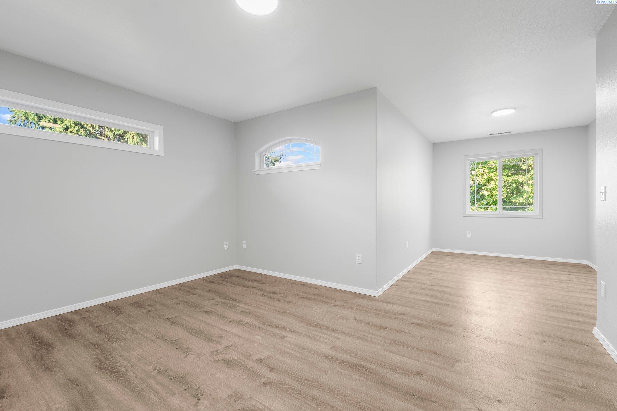 1005 Country Ct