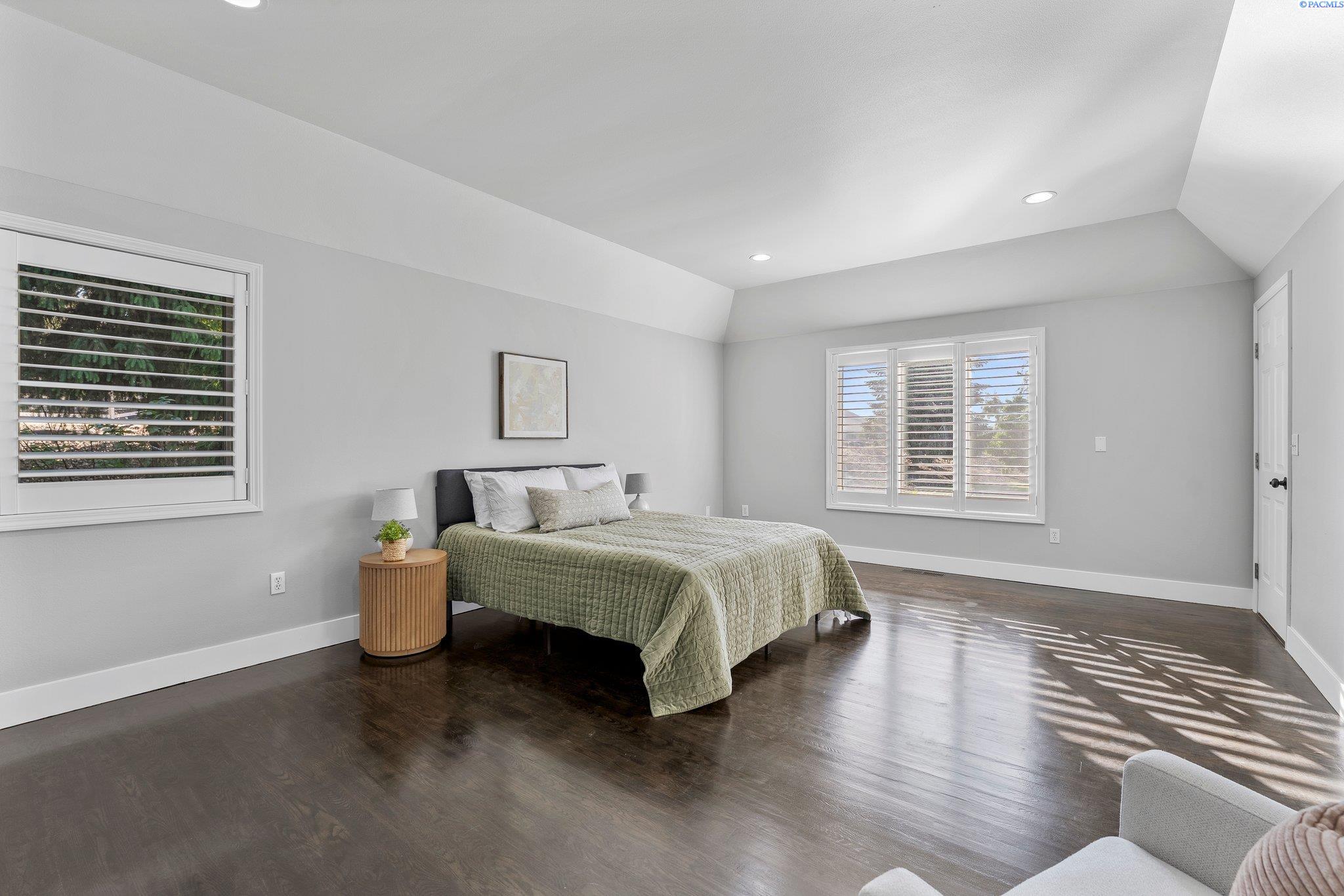 1005 Country Ct