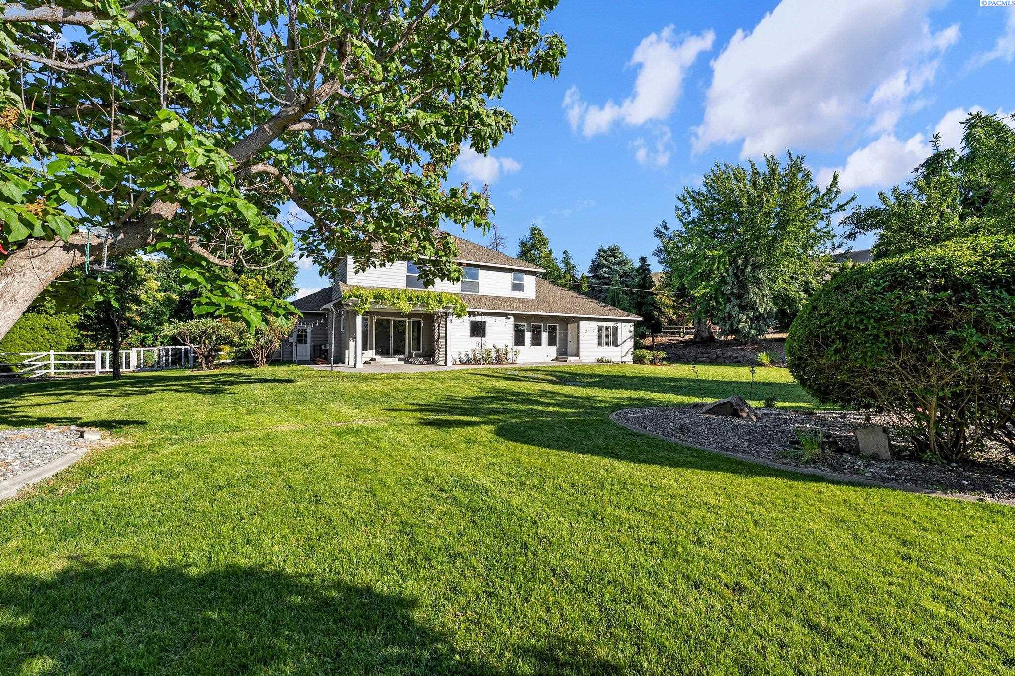 1005 Country Ct