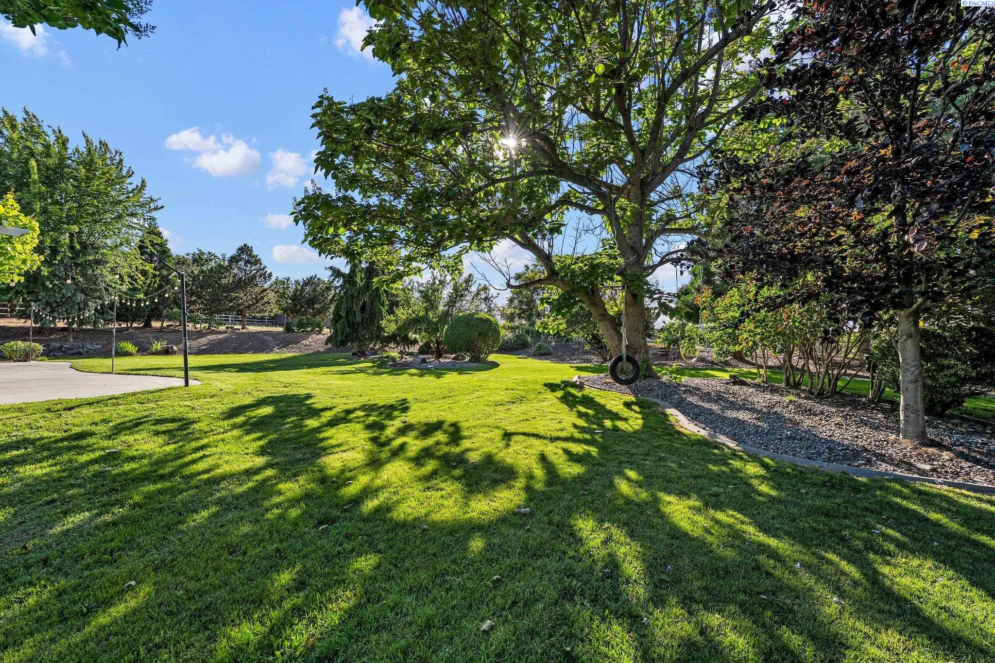 1005 Country Ct