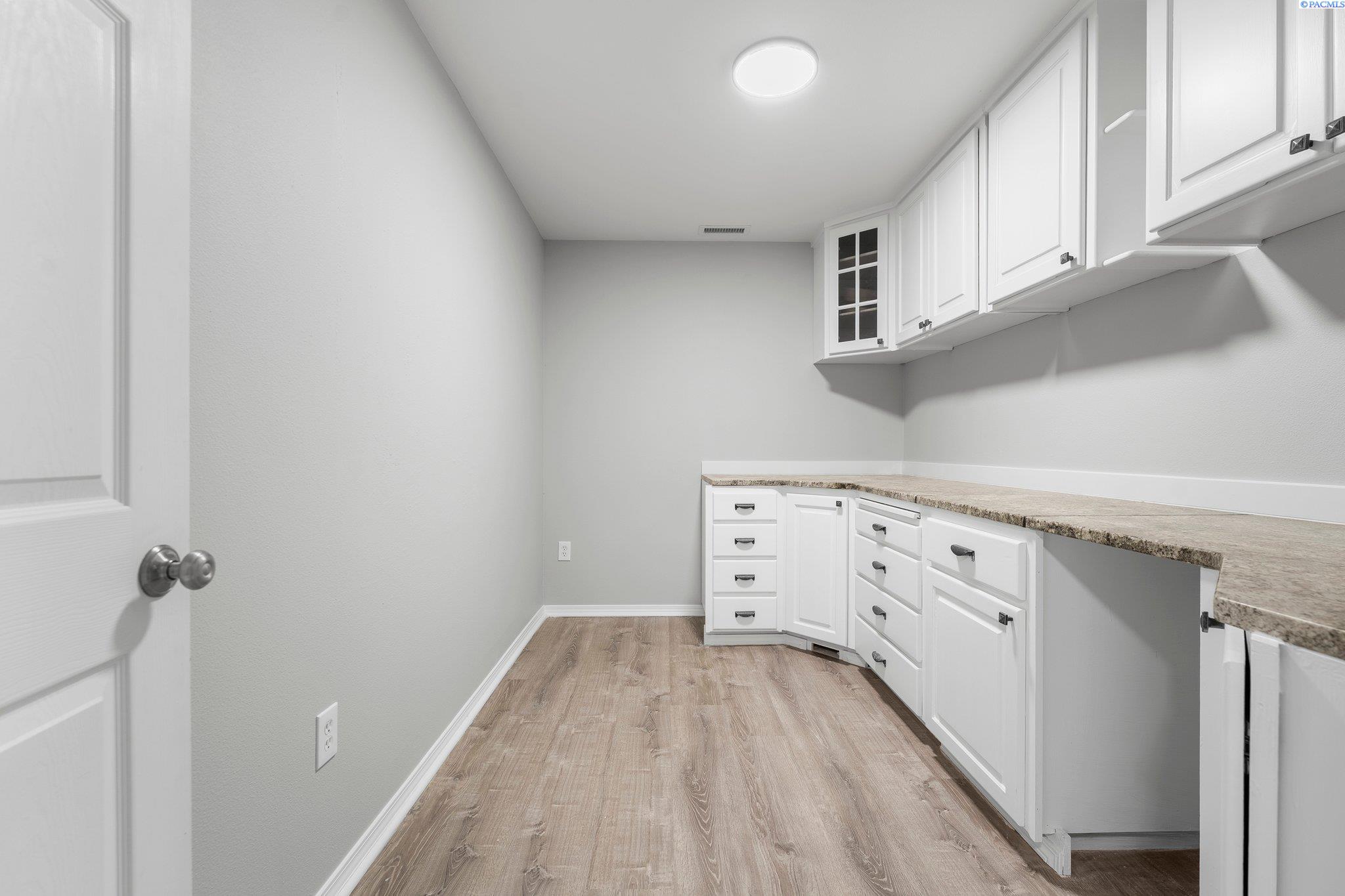 1005 Country Ct