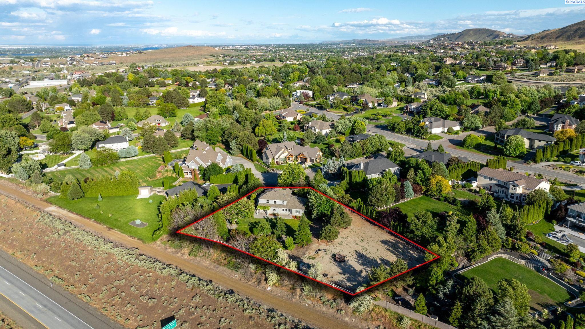 1005 Country Ct