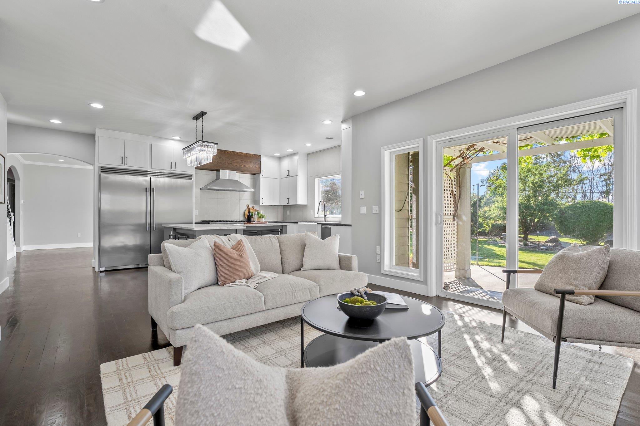 1005 Country Ct