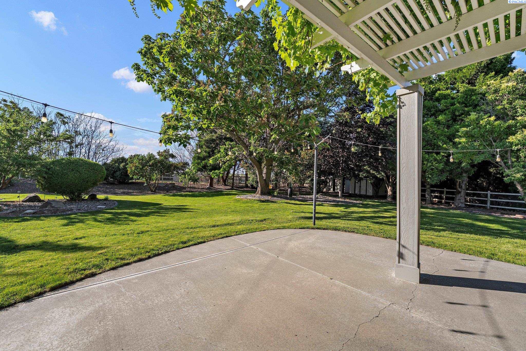 1005 Country Ct
