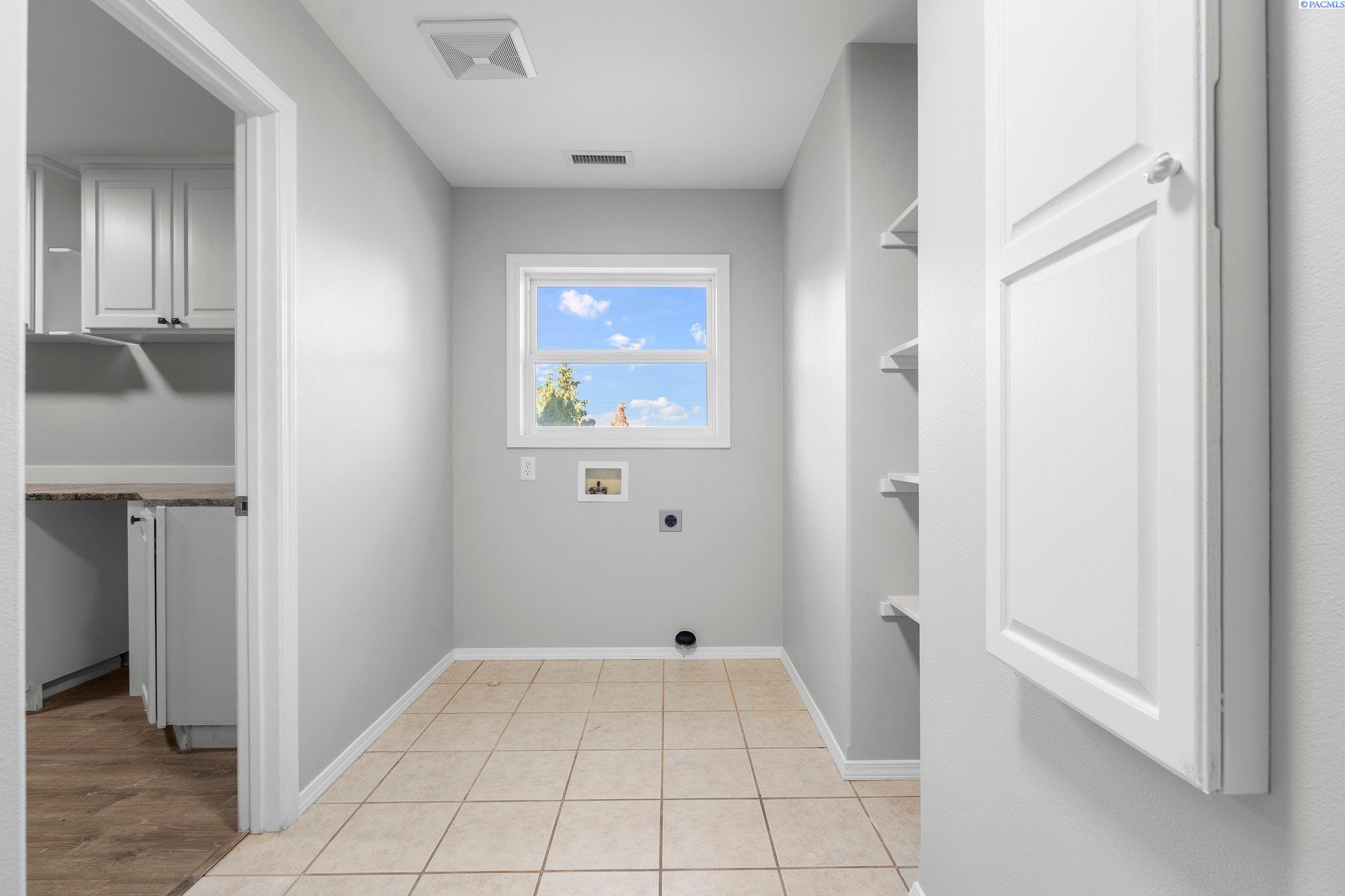 1005 Country Ct