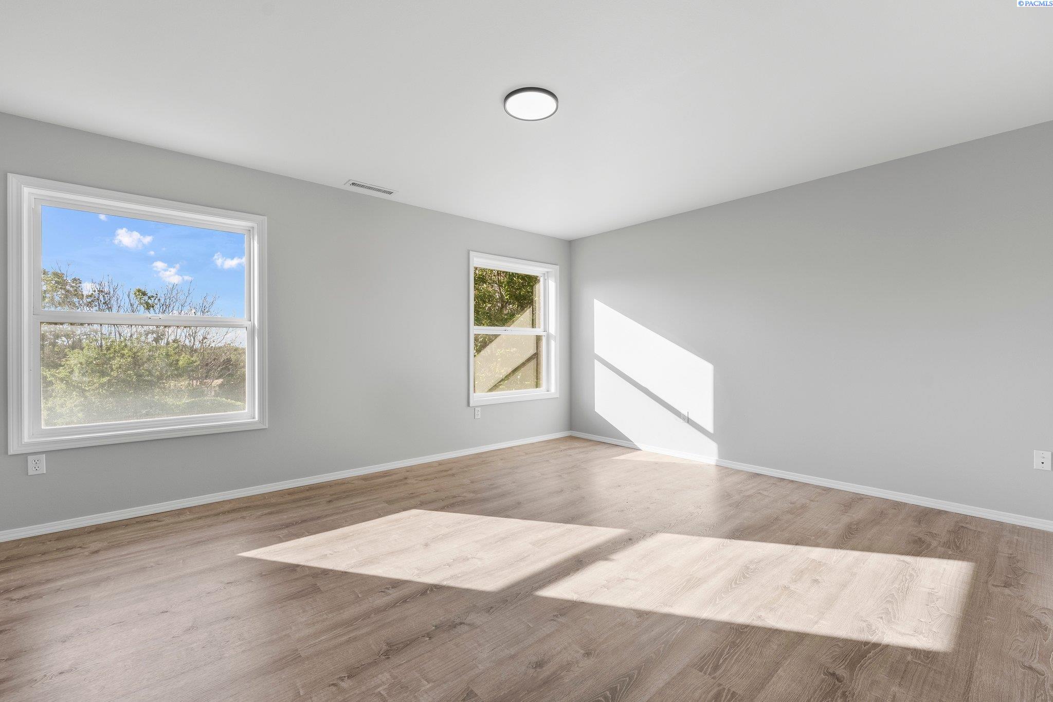 1005 Country Ct