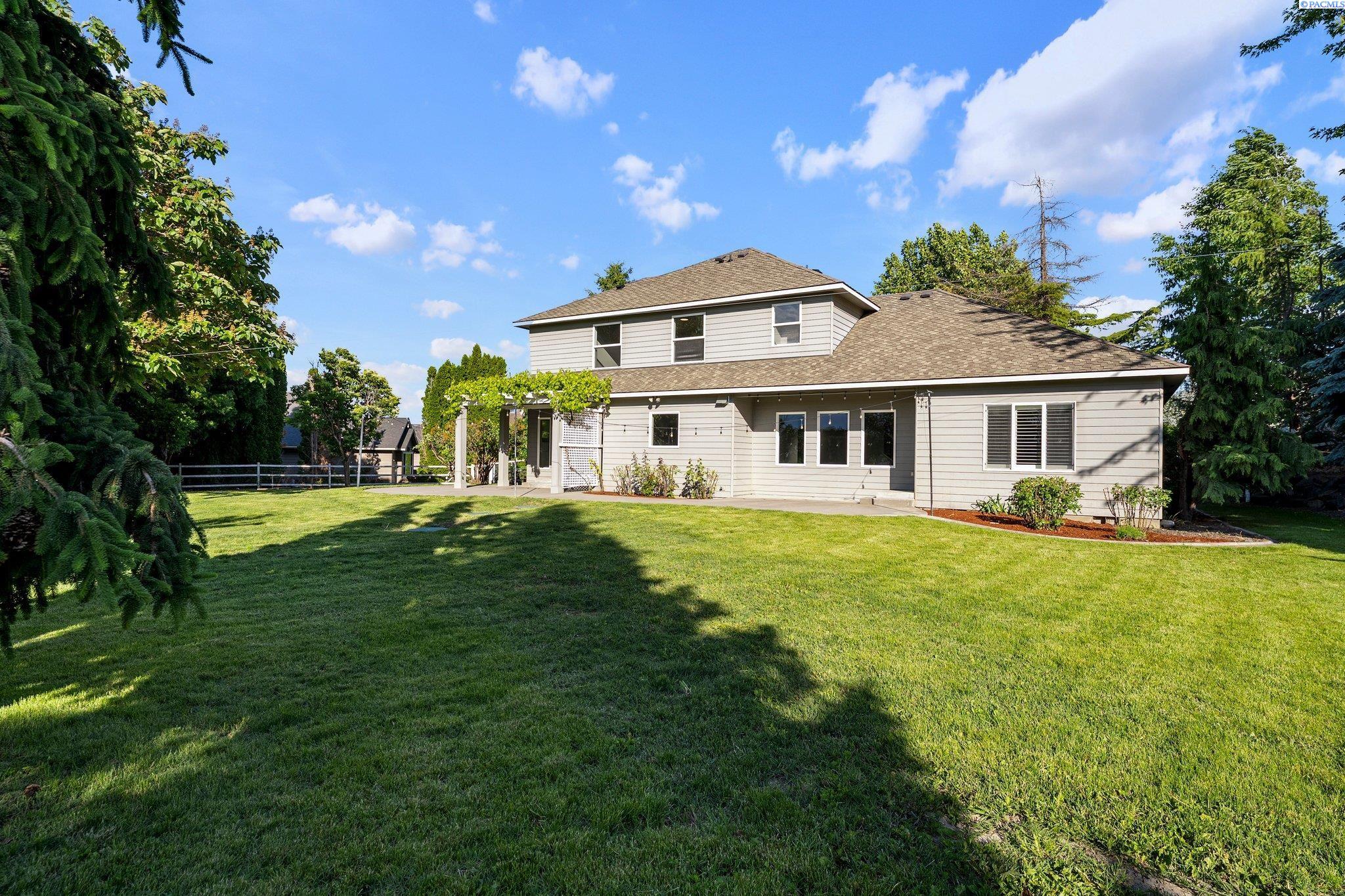 1005 Country Ct