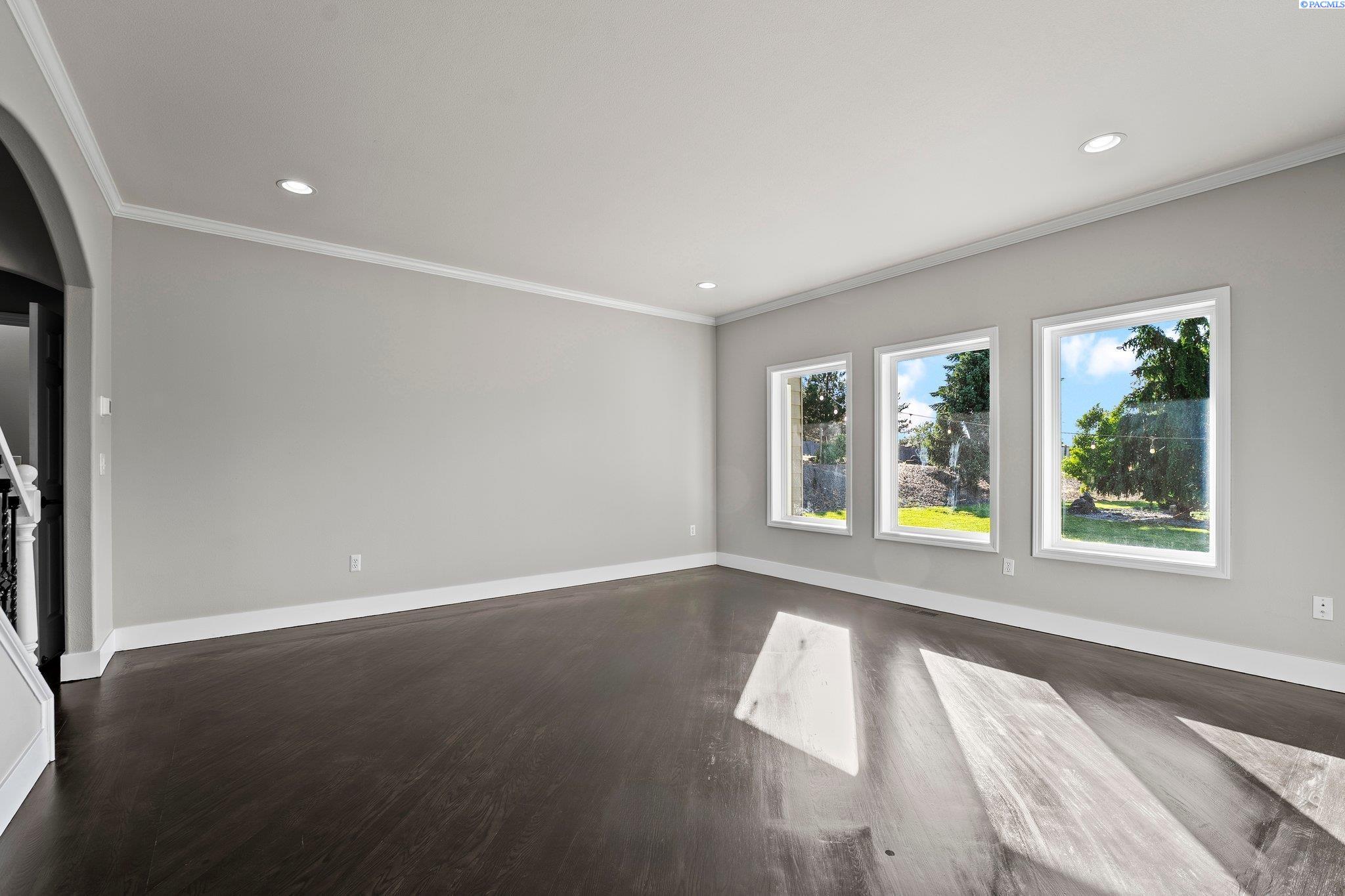 1005 Country Ct